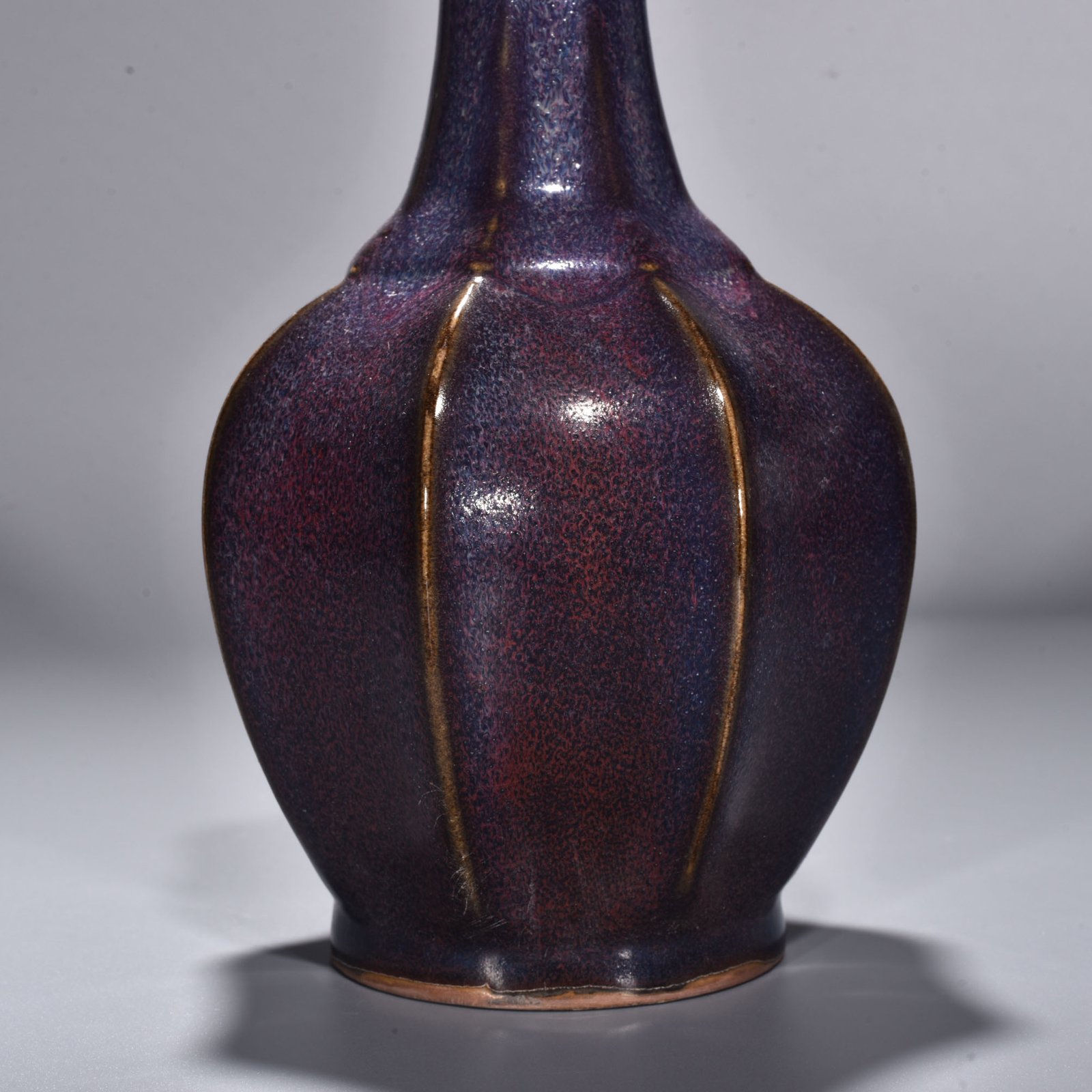 Song Dynasty Jun kiln rose purple glaze scraped edge clear bottle