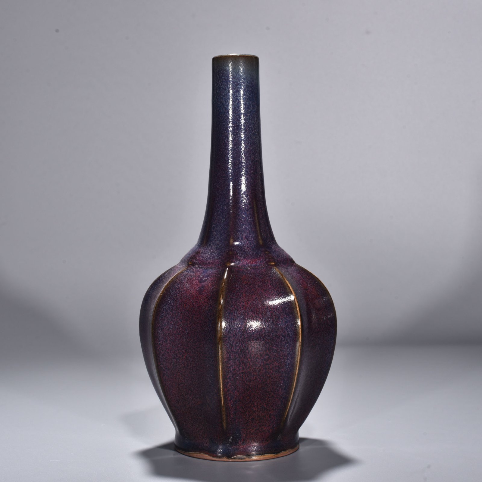 Song Dynasty Jun kiln rose purple glaze scraped edge clear bottle