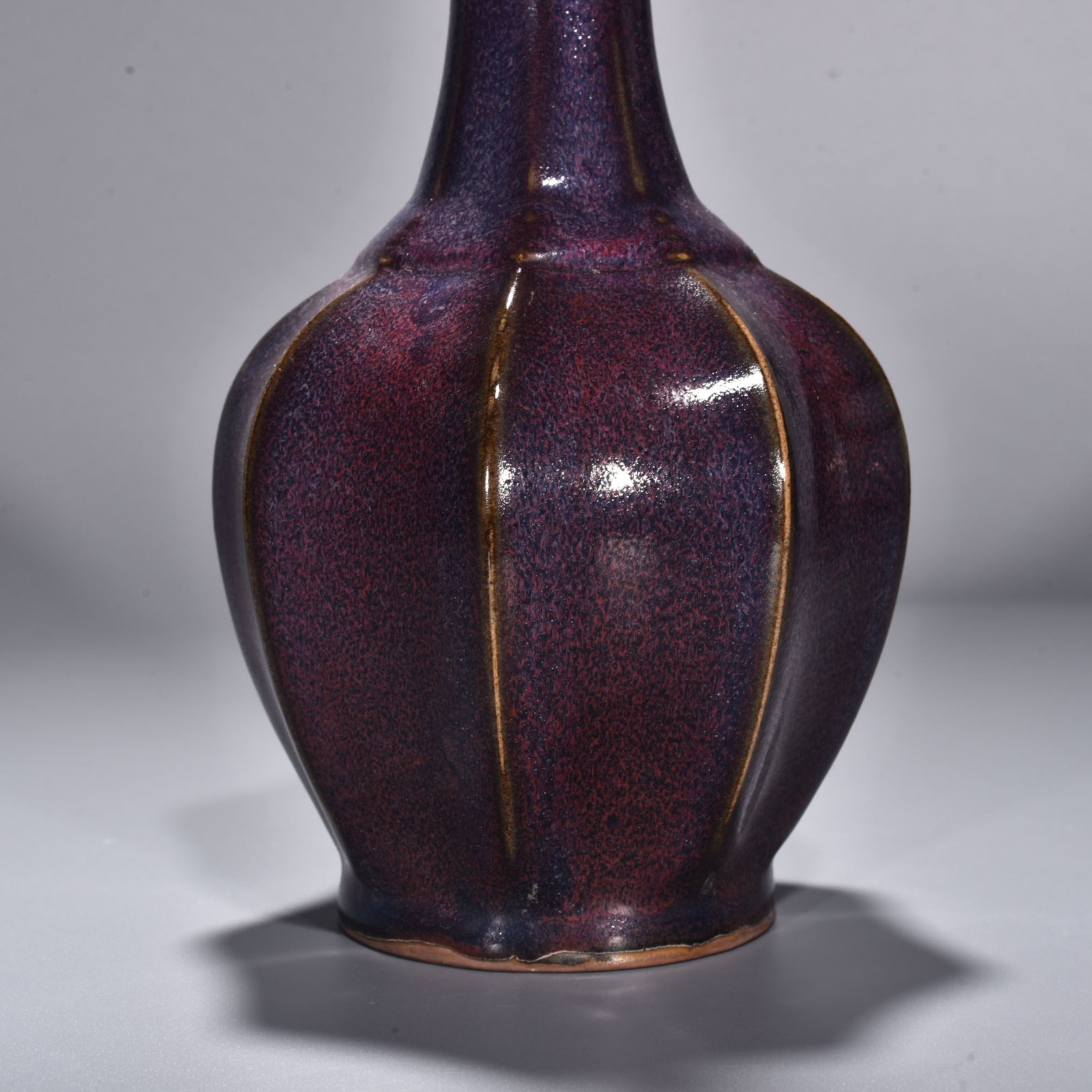 Song Dynasty Jun kiln rose purple glaze scraped edge clear bottle