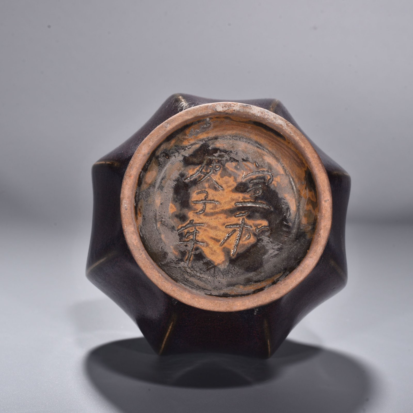 Song Dynasty Jun kiln rose purple glaze scraped edge clear bottle