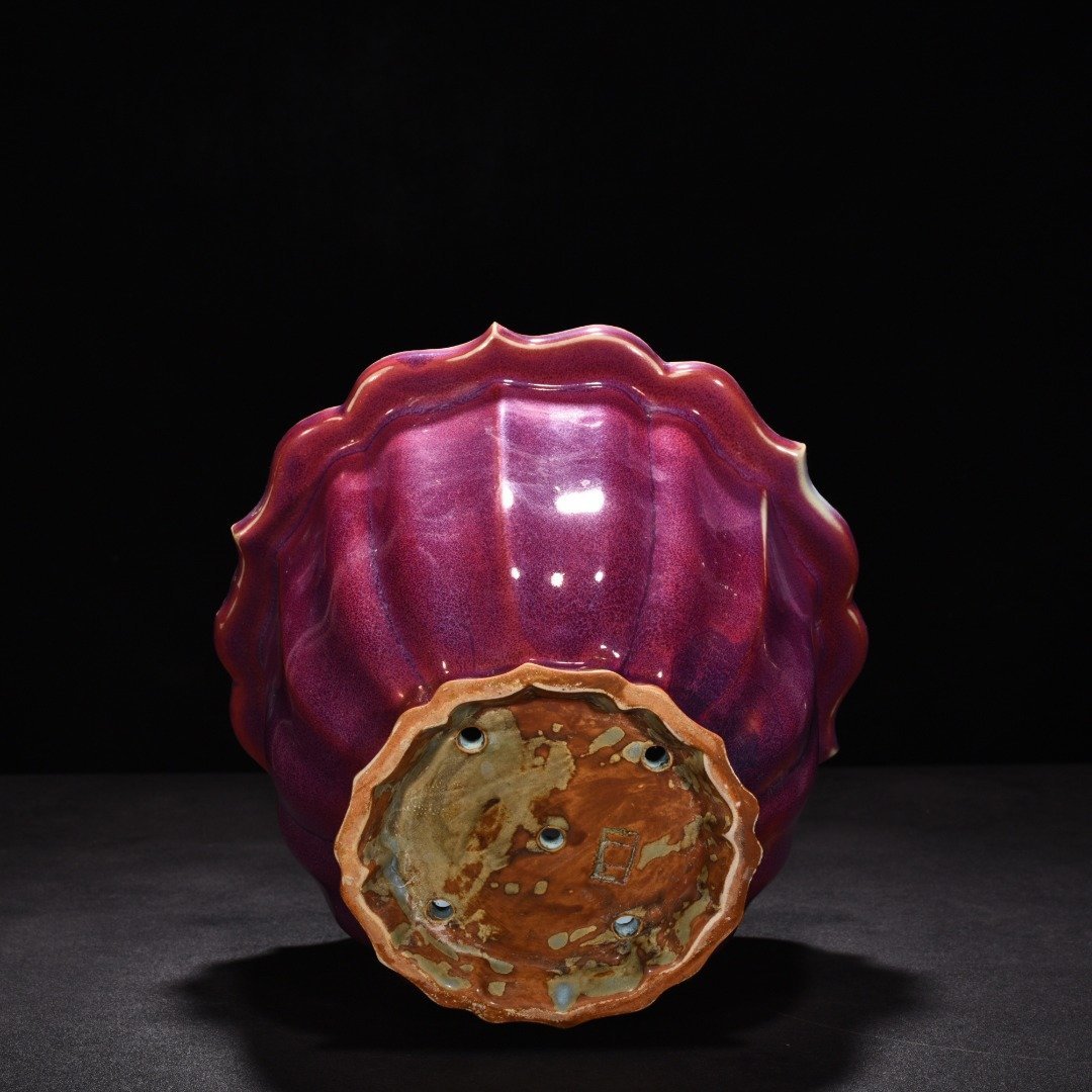 Song Dynasty Jun kiln rose purple glaze folding edge rhombus flower pot