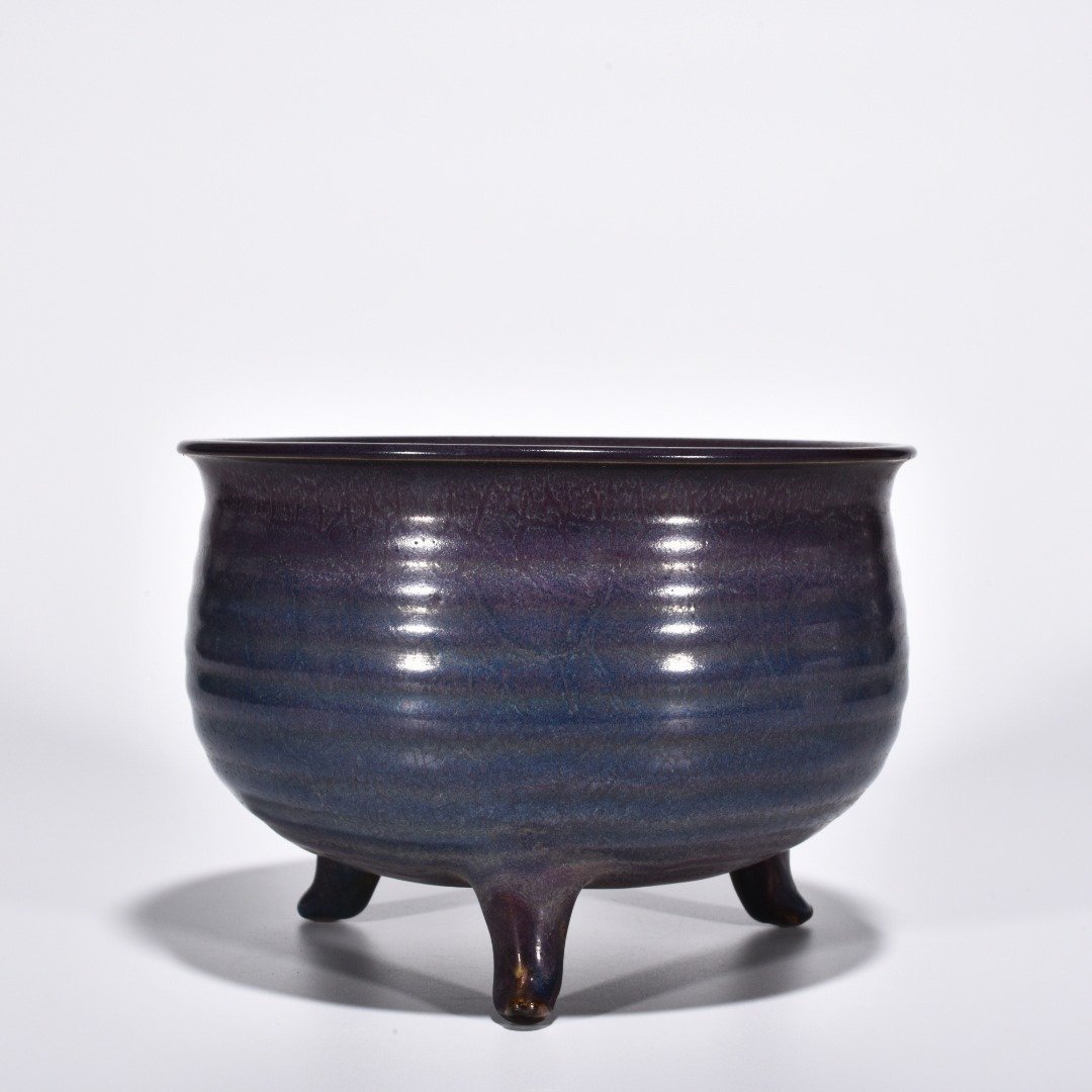 Song Dynasty Jun kiln rose purple glaze dazzling pattern three-legged stove
