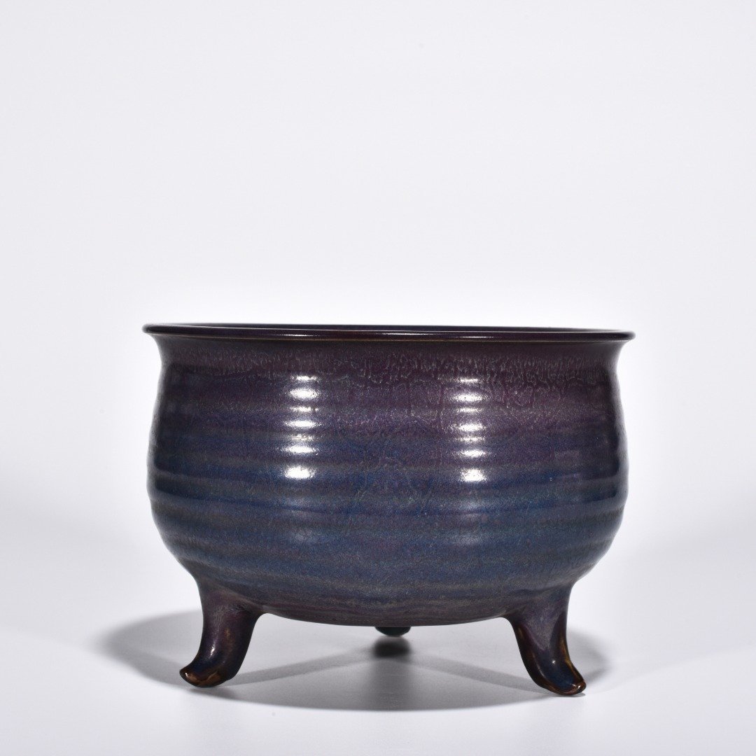 Song Dynasty Jun kiln rose purple glaze dazzling pattern three-legged stove