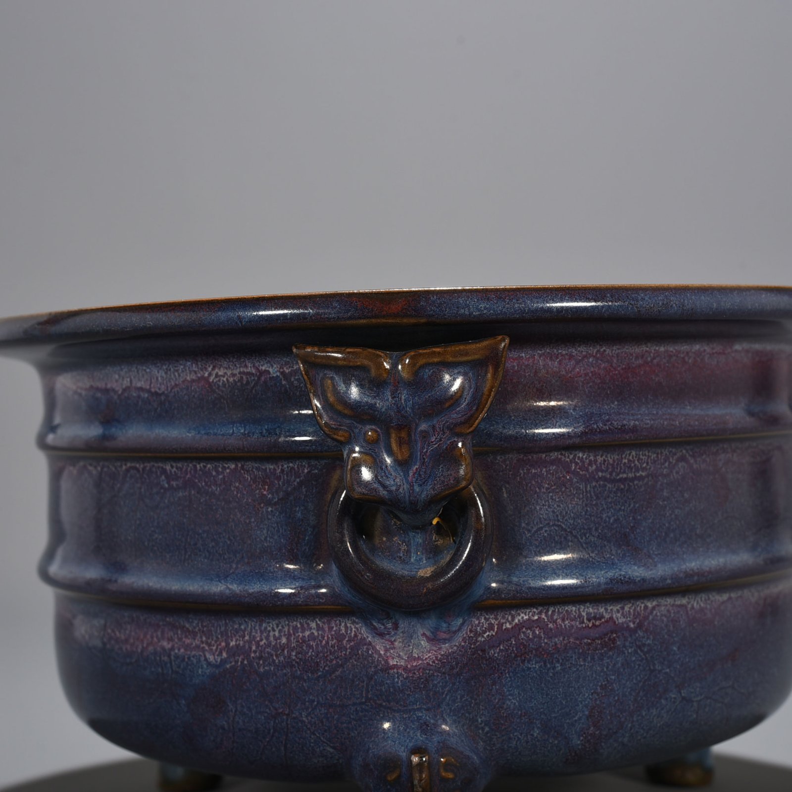 Song Dynasty Jun kiln rose purple glaze dazzling pattern three-legged furnace
