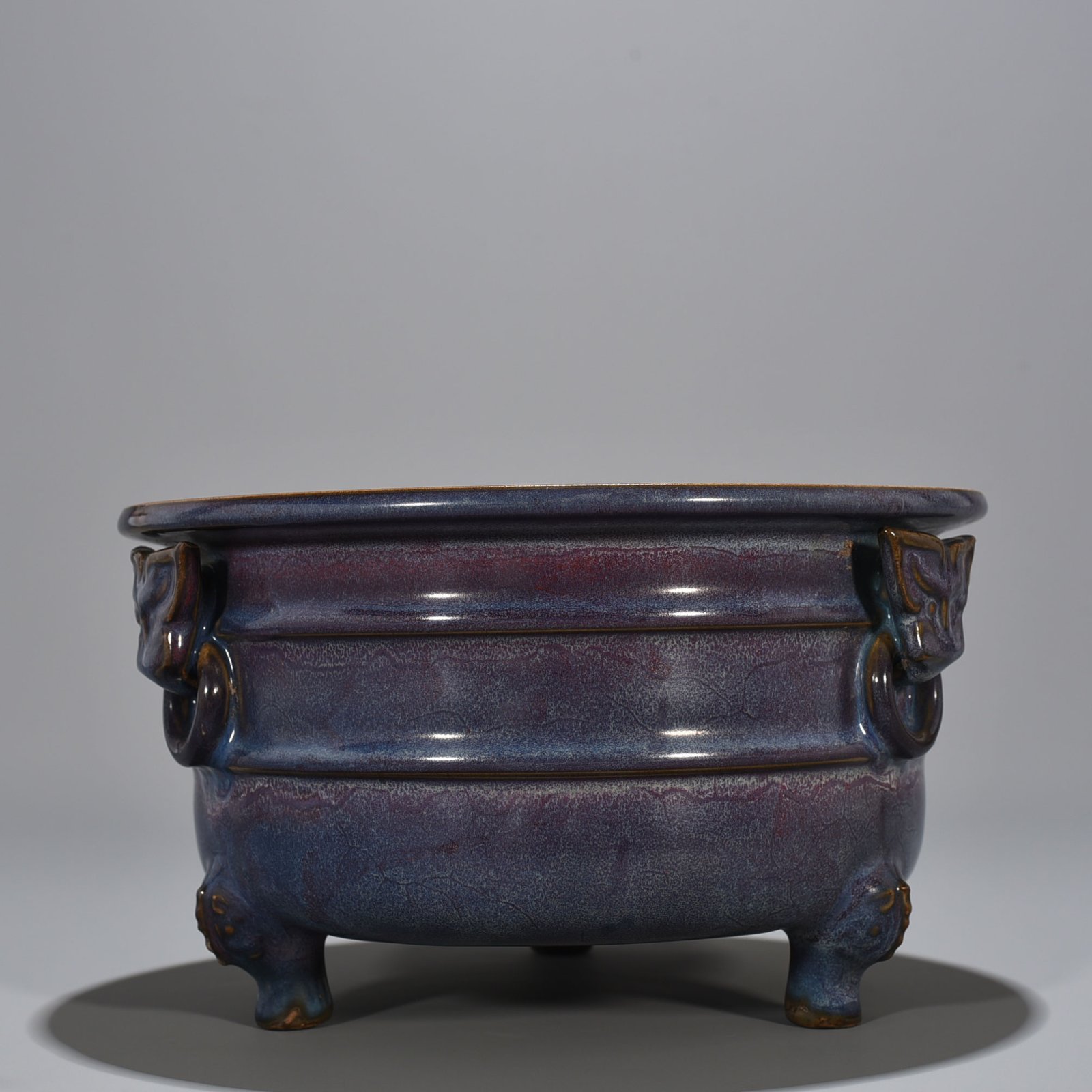 Song Dynasty Jun kiln rose purple glaze dazzling pattern three-legged furnace