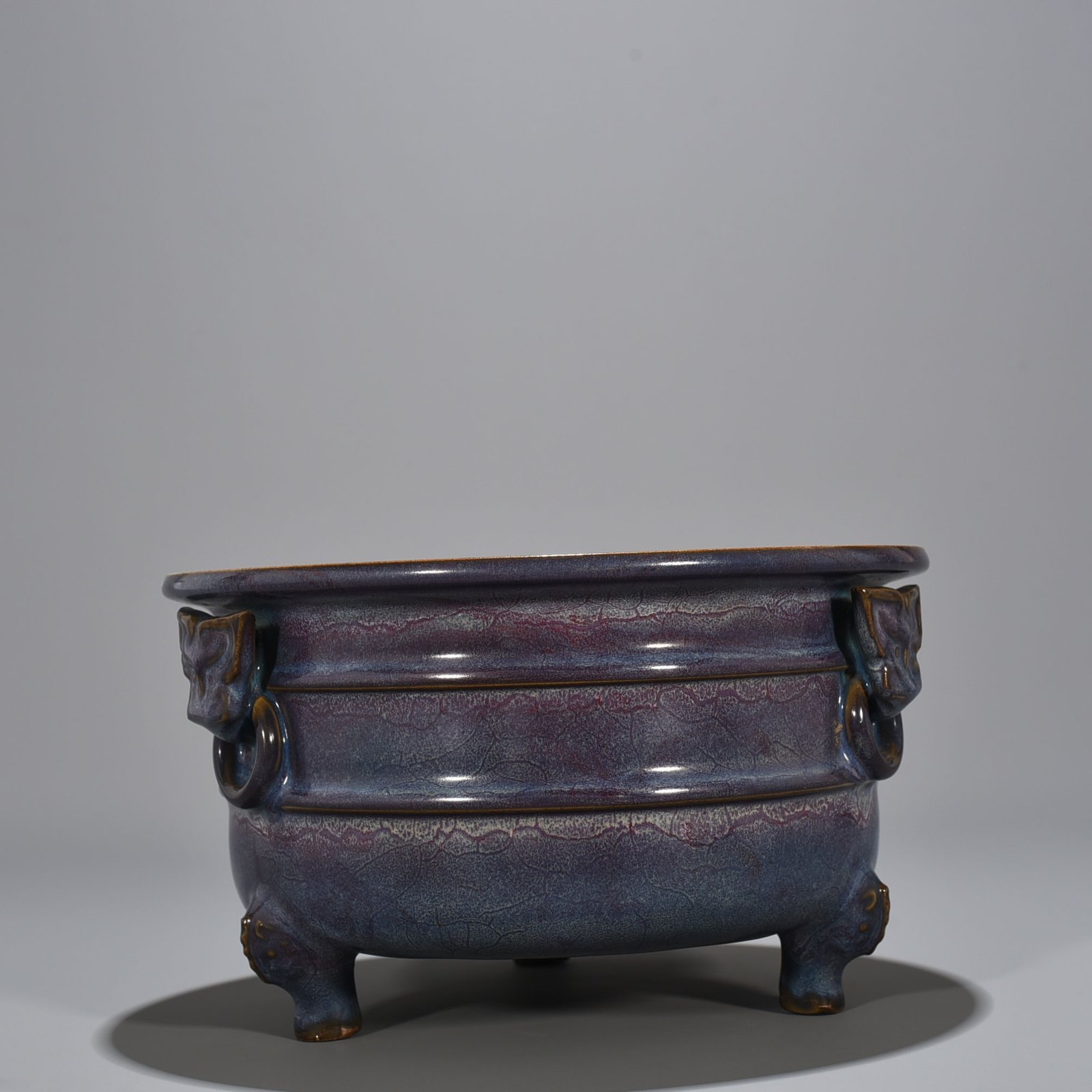 Song Dynasty Jun kiln rose purple glaze dazzling pattern three-legged furnace