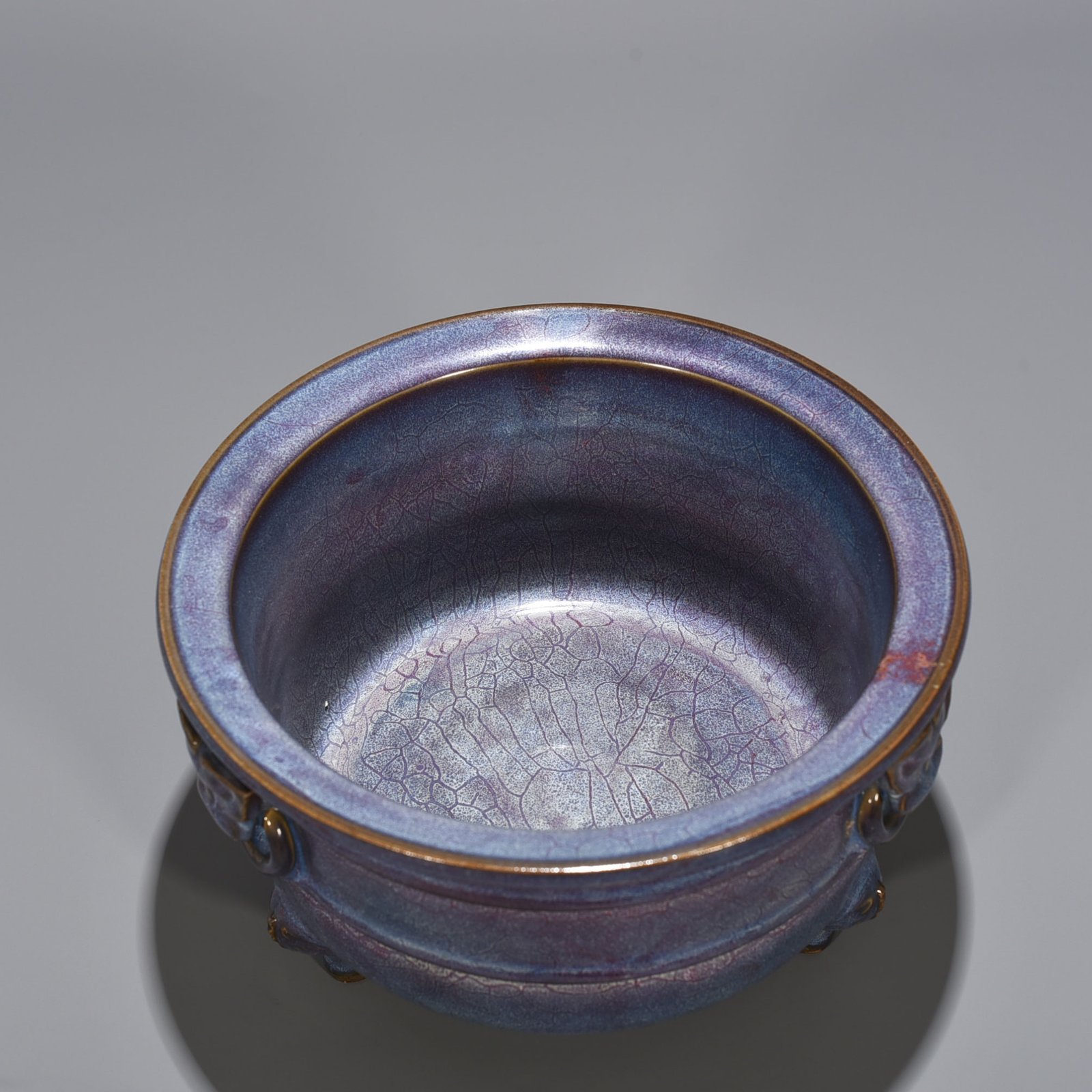 Song Dynasty Jun kiln rose purple glaze dazzling pattern three-legged furnace