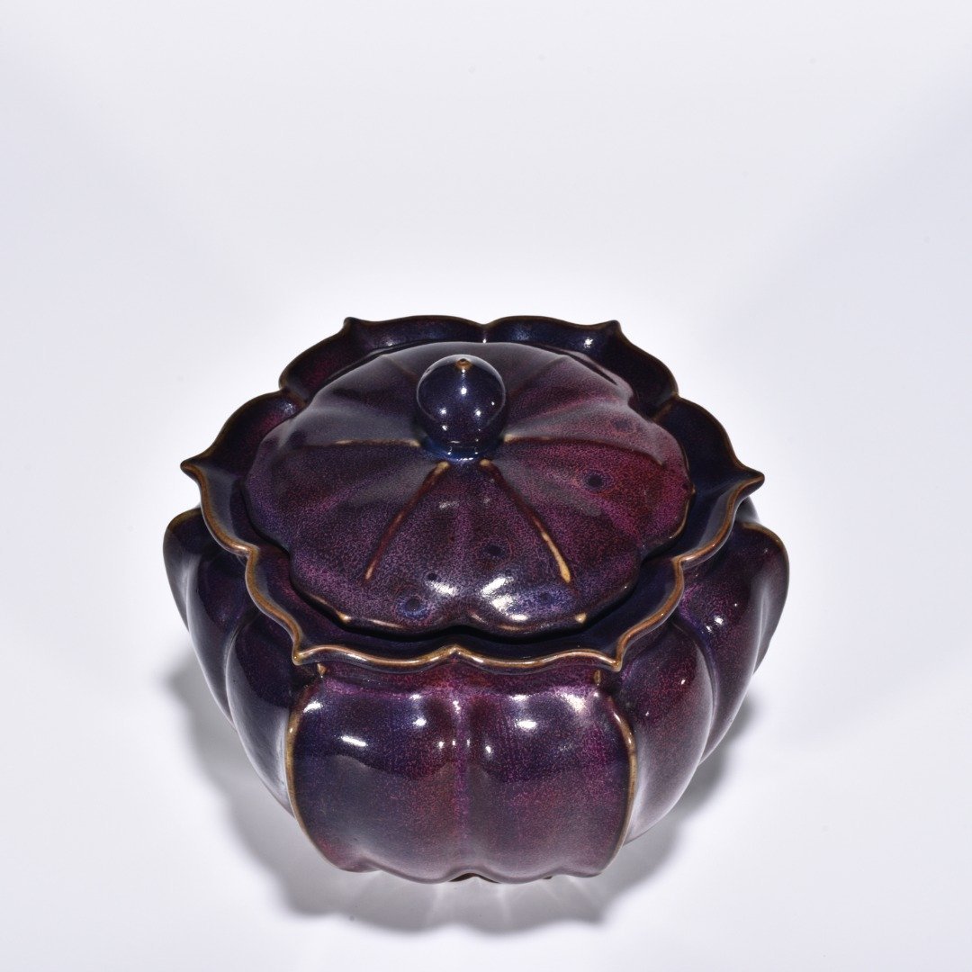 Song Dynasty Jun kiln rose purple glaze rhombus lid jar