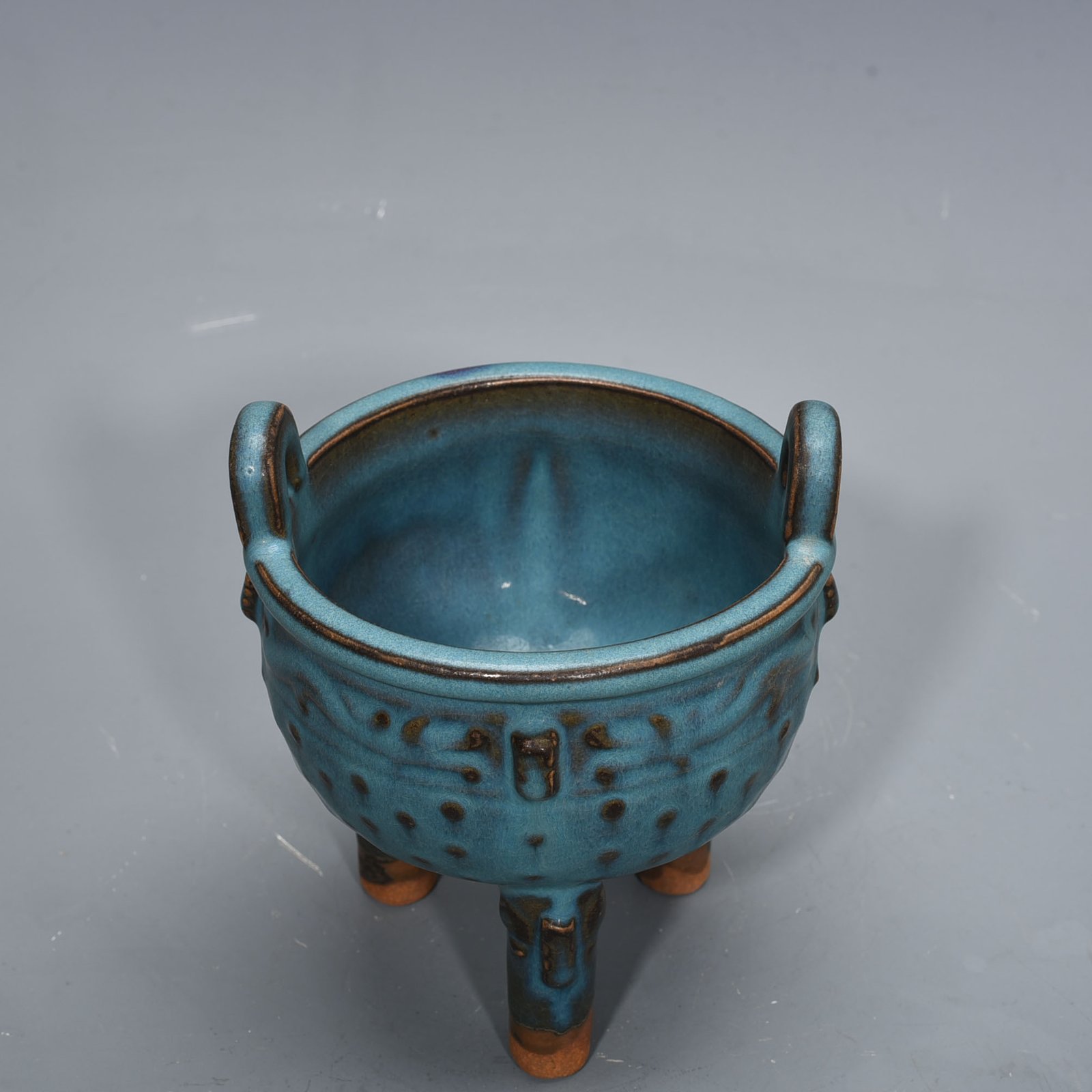 Song Dynasty Jun kiln variable glaze three-legged double-eared furnace tripod