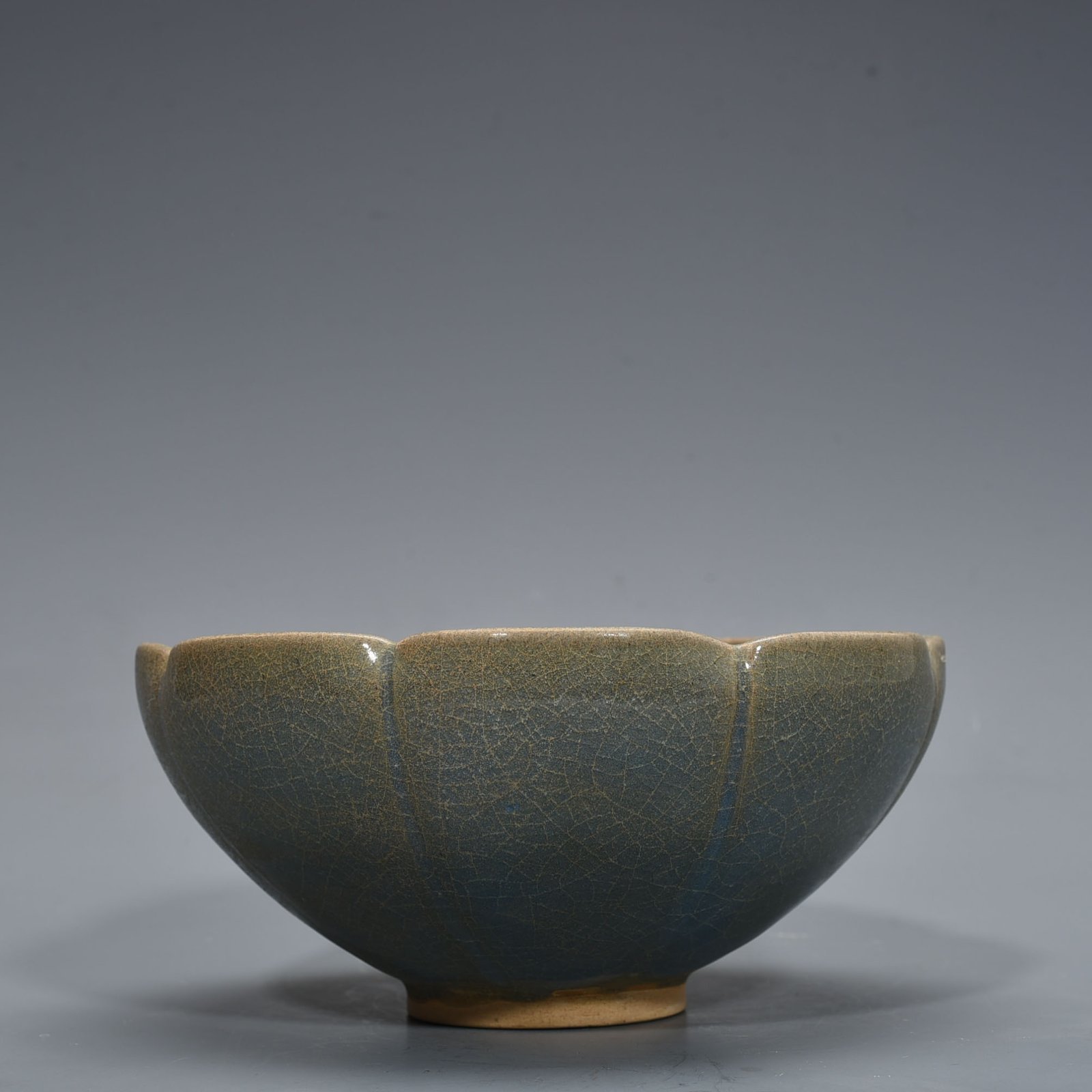 Song Dynasty Jun kiln variable glaze sunflower mouth bowl