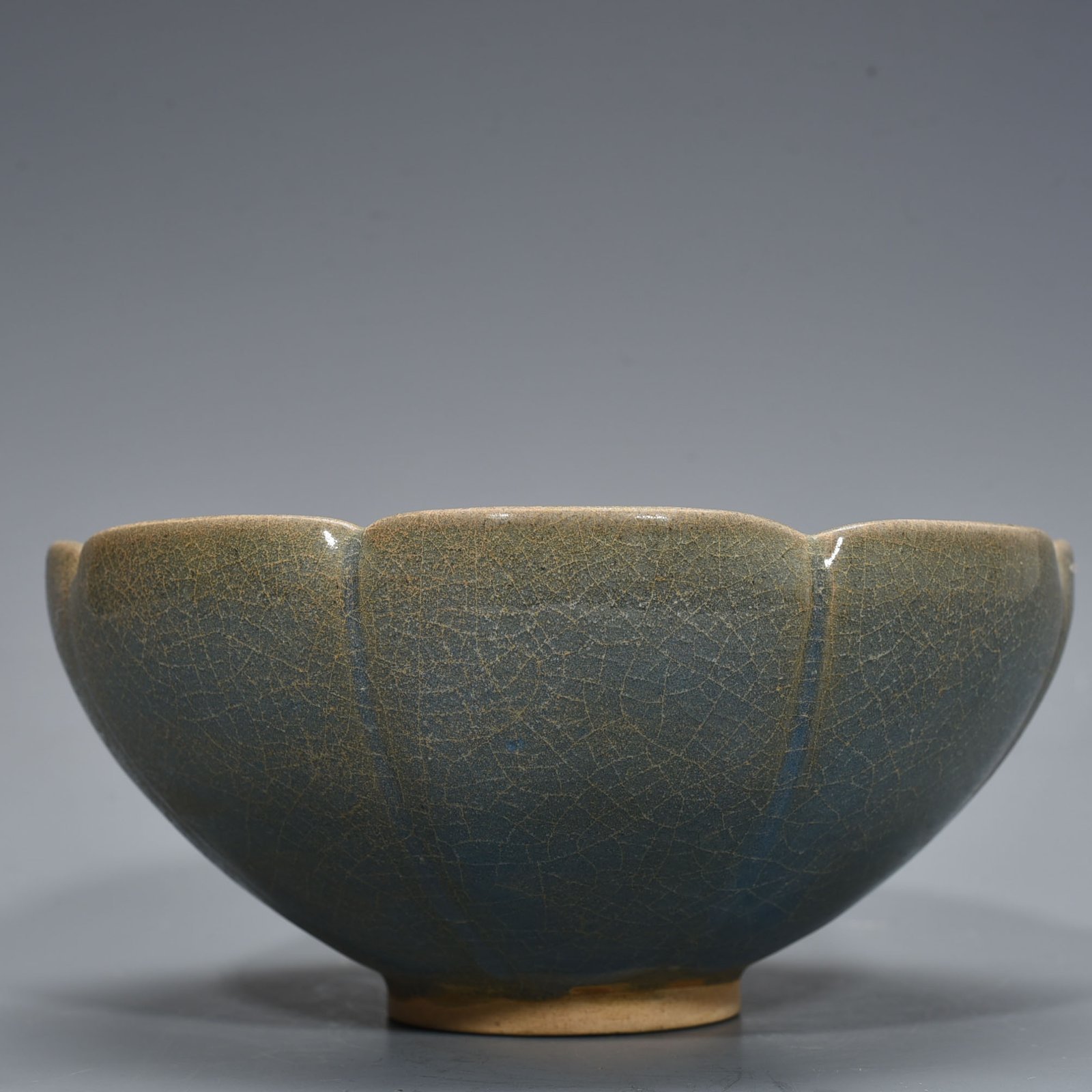 Song Dynasty Jun kiln variable glaze sunflower mouth bowl