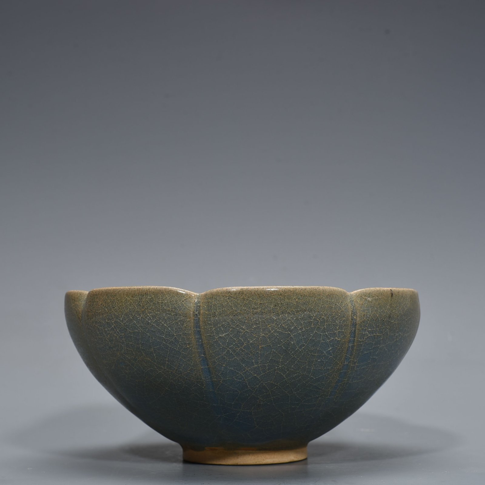 Song Dynasty Jun kiln variable glaze sunflower mouth bowl