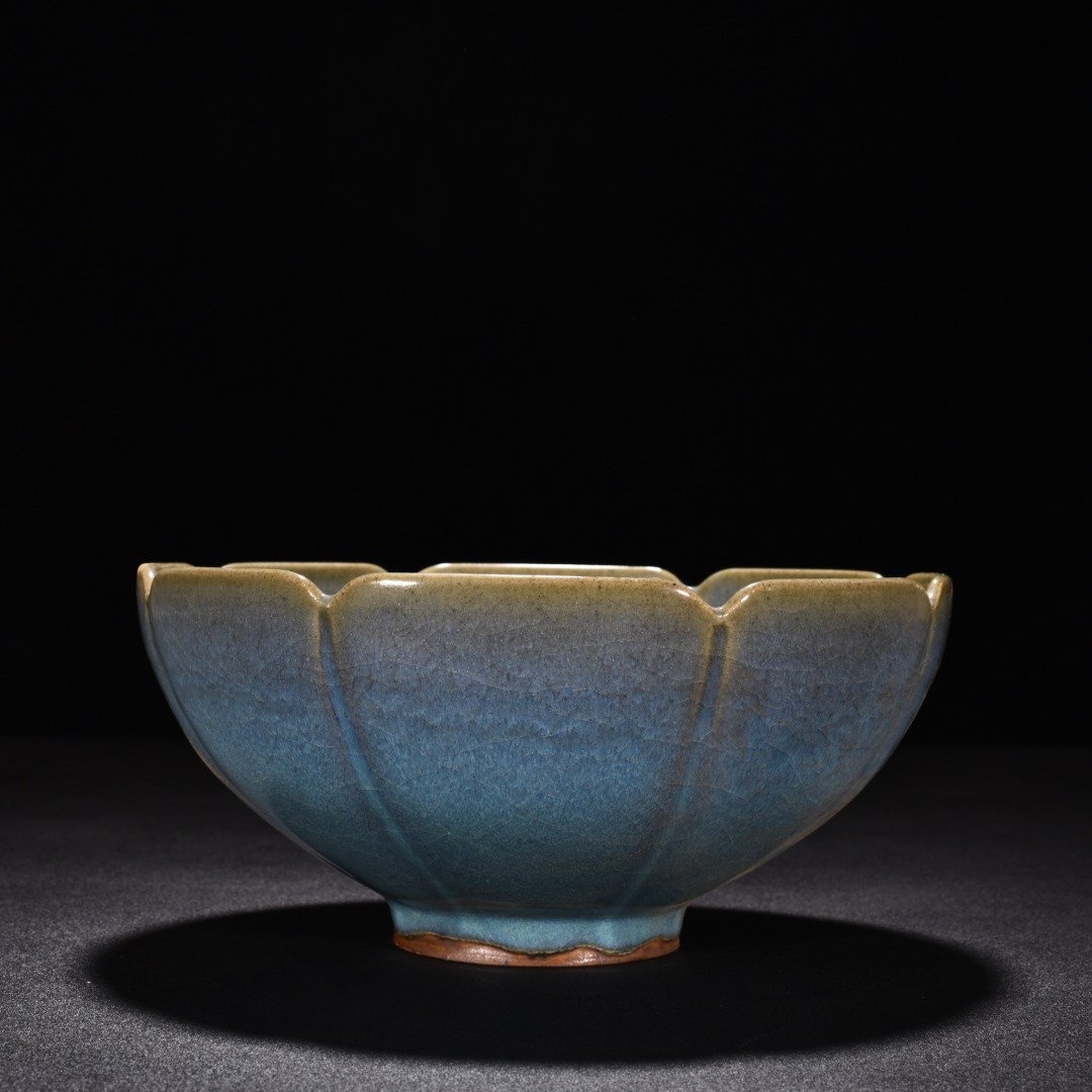 Song Dynasty Jun kiln blue glaze obsidian-turned grape purple scraped edge bowl