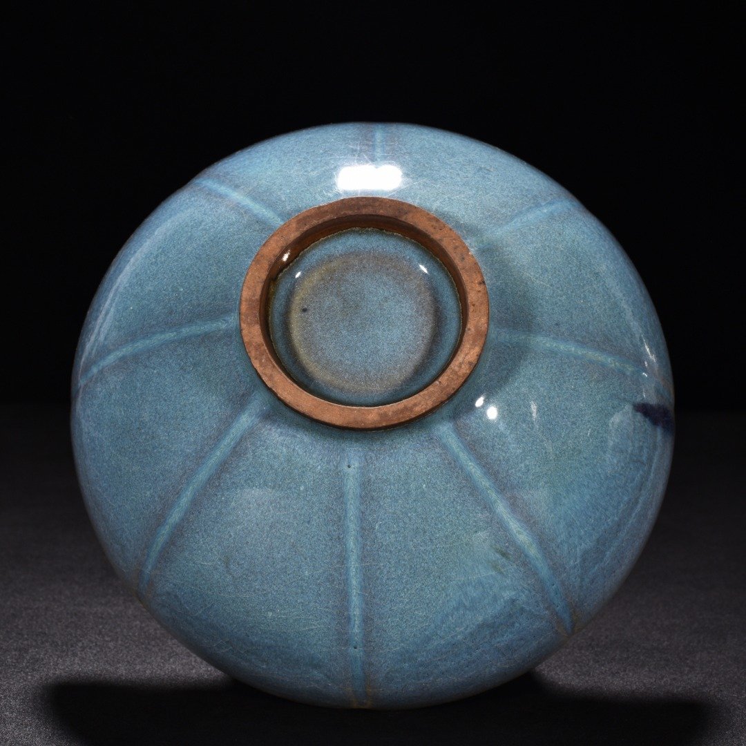 Song Dynasty Jun kiln blue glaze obsidian-turned grape purple scraped edge bowl
