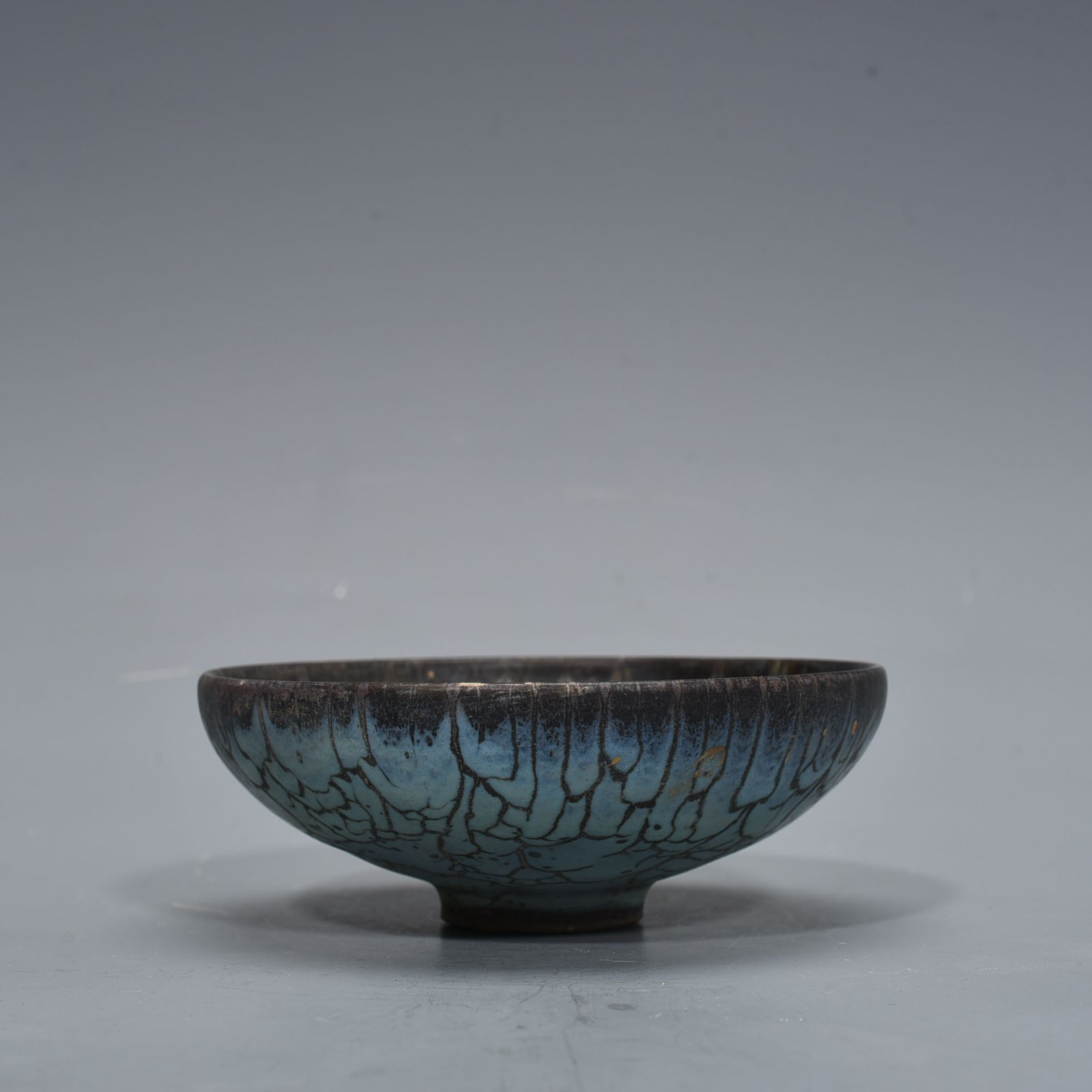 Song Dynasty Jun kiln iron line bowl