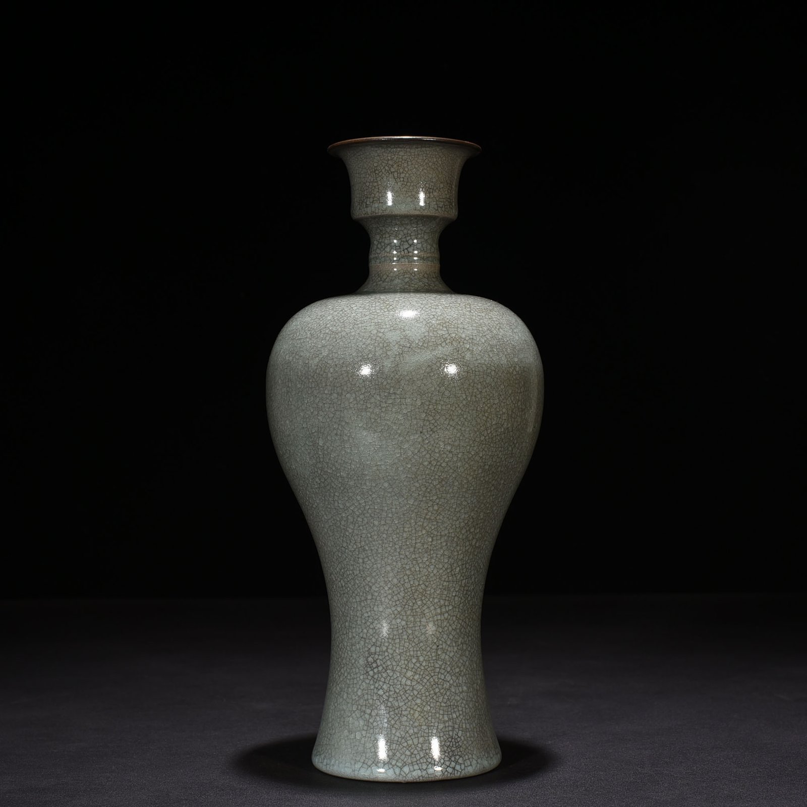 Song Dynasty Ru Kiln Azure Glaze Ice Cracked Plum Vase
