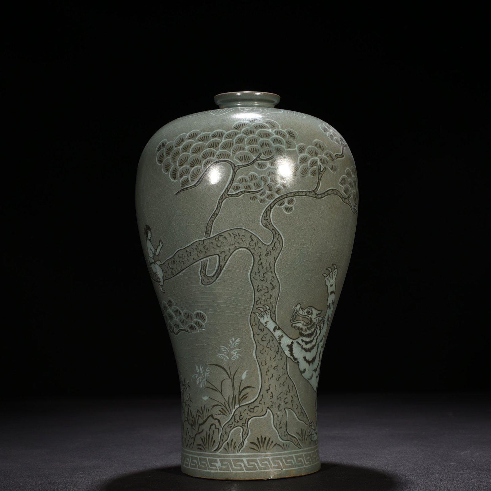 Song Dynasty Gaoli inlaid celadon plum vase with tiger figure pattern