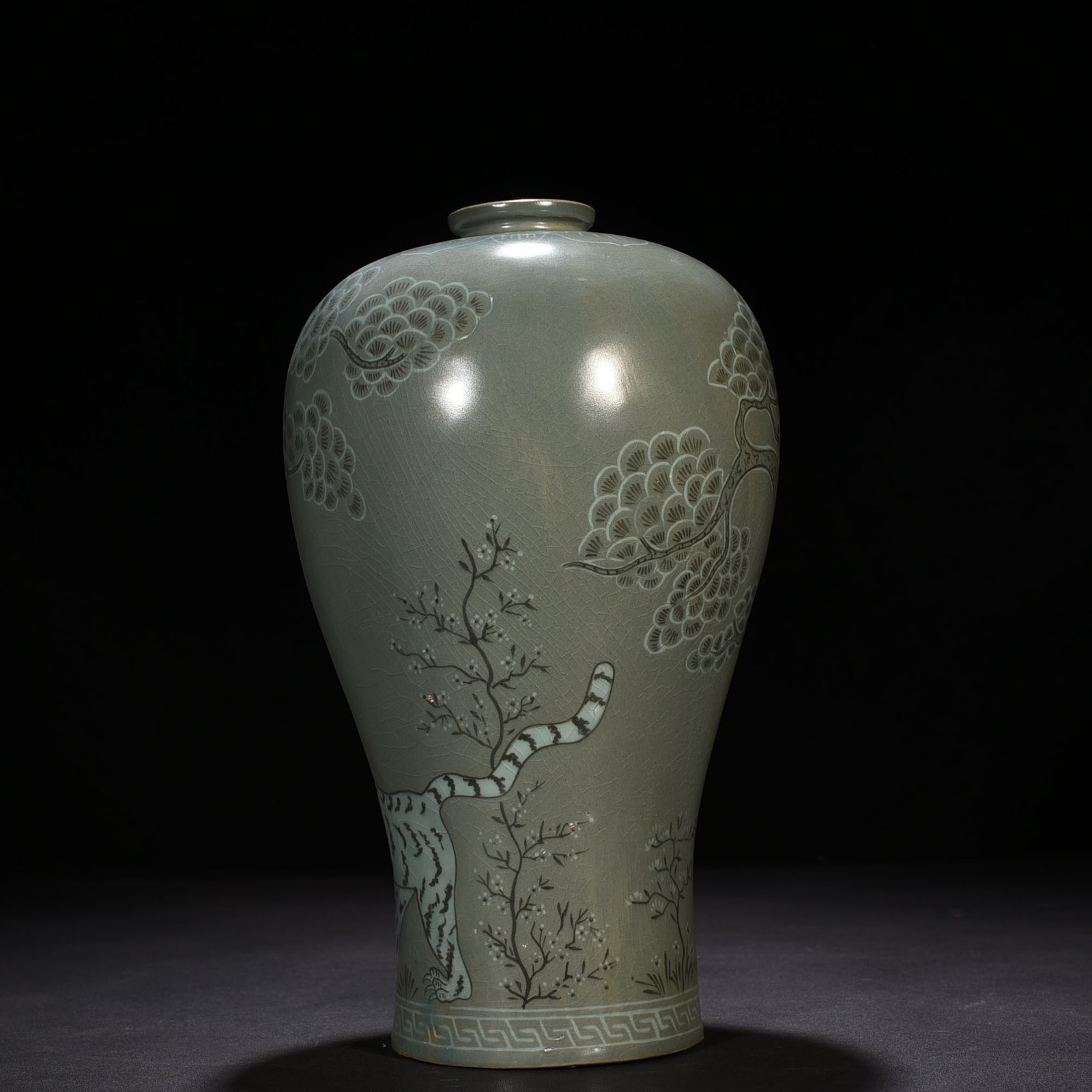 Song Dynasty Gaoli inlaid celadon plum vase with tiger figure pattern