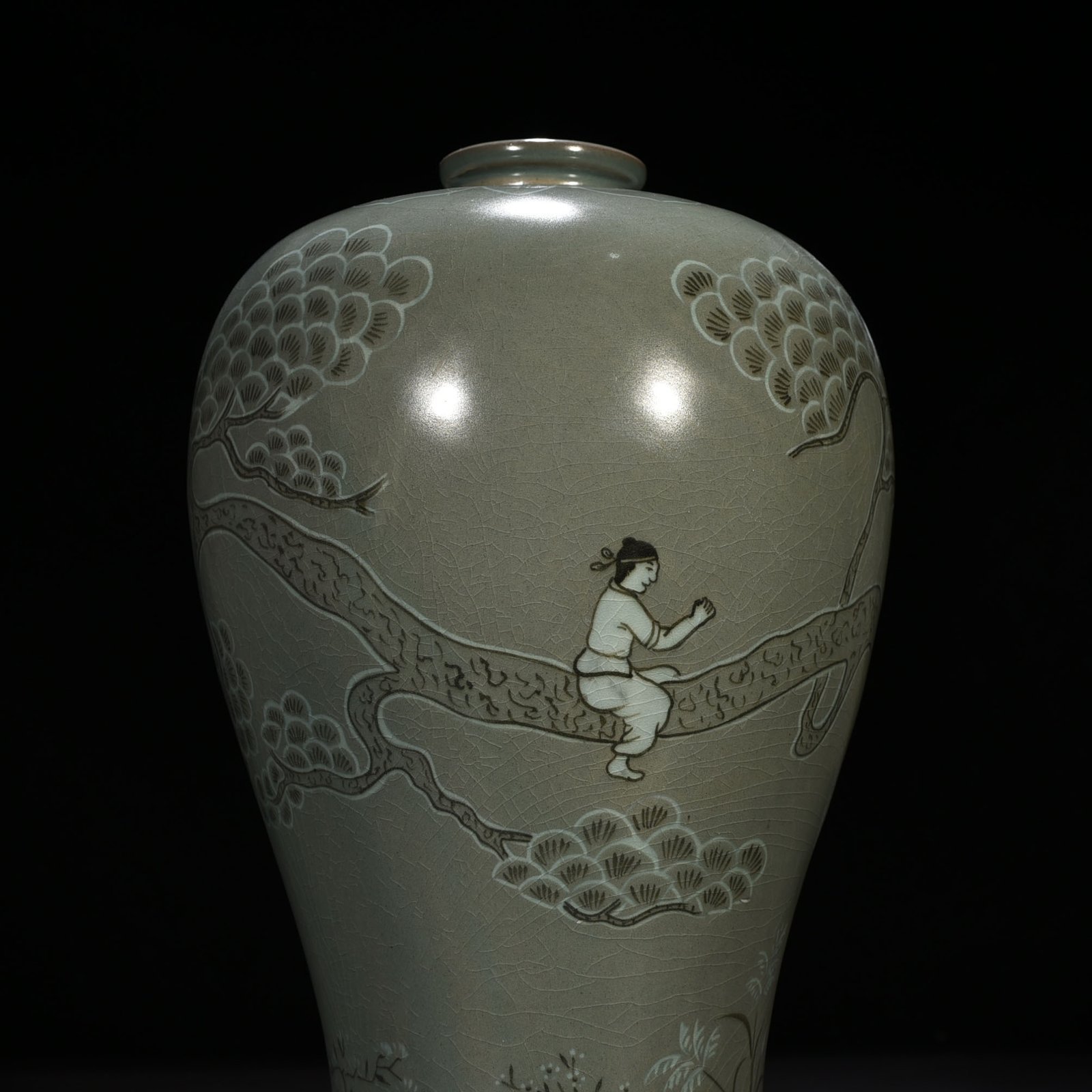 Song Dynasty Gaoli inlaid celadon plum vase with tiger figure pattern