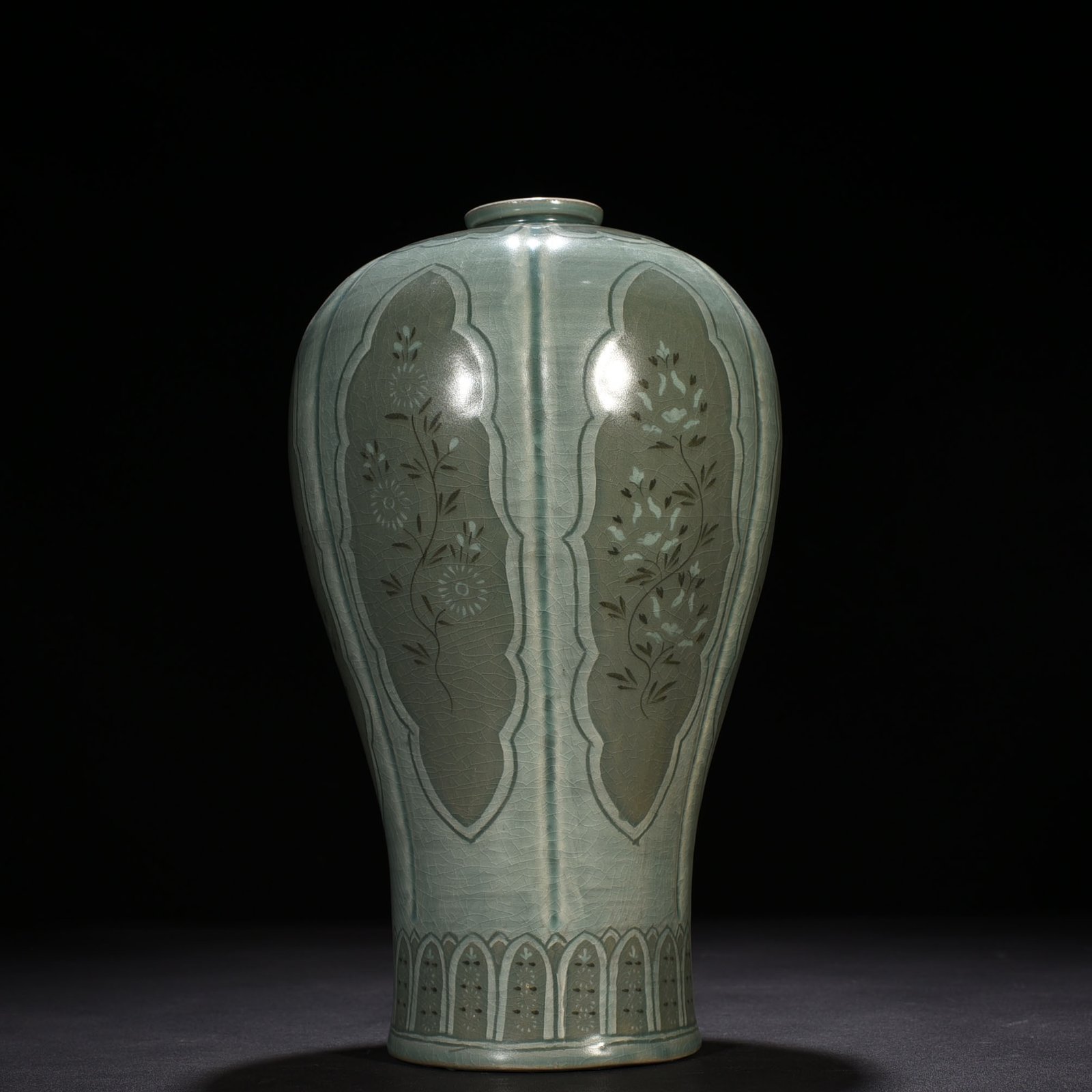 Song Dynasty Gaoli inlaid celadon flower pattern melon plum vase