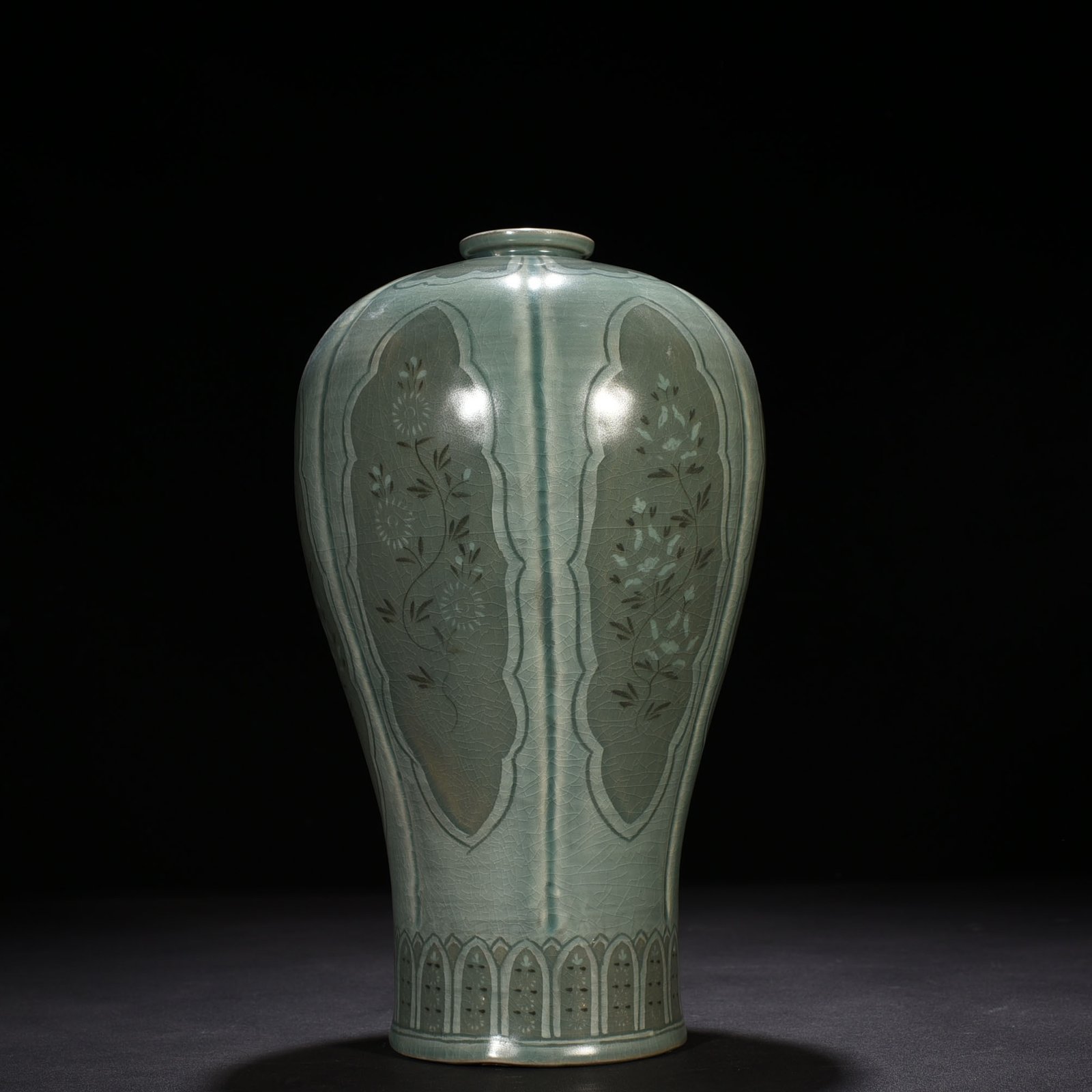 Song Dynasty Gaoli inlaid celadon flower pattern melon plum vase