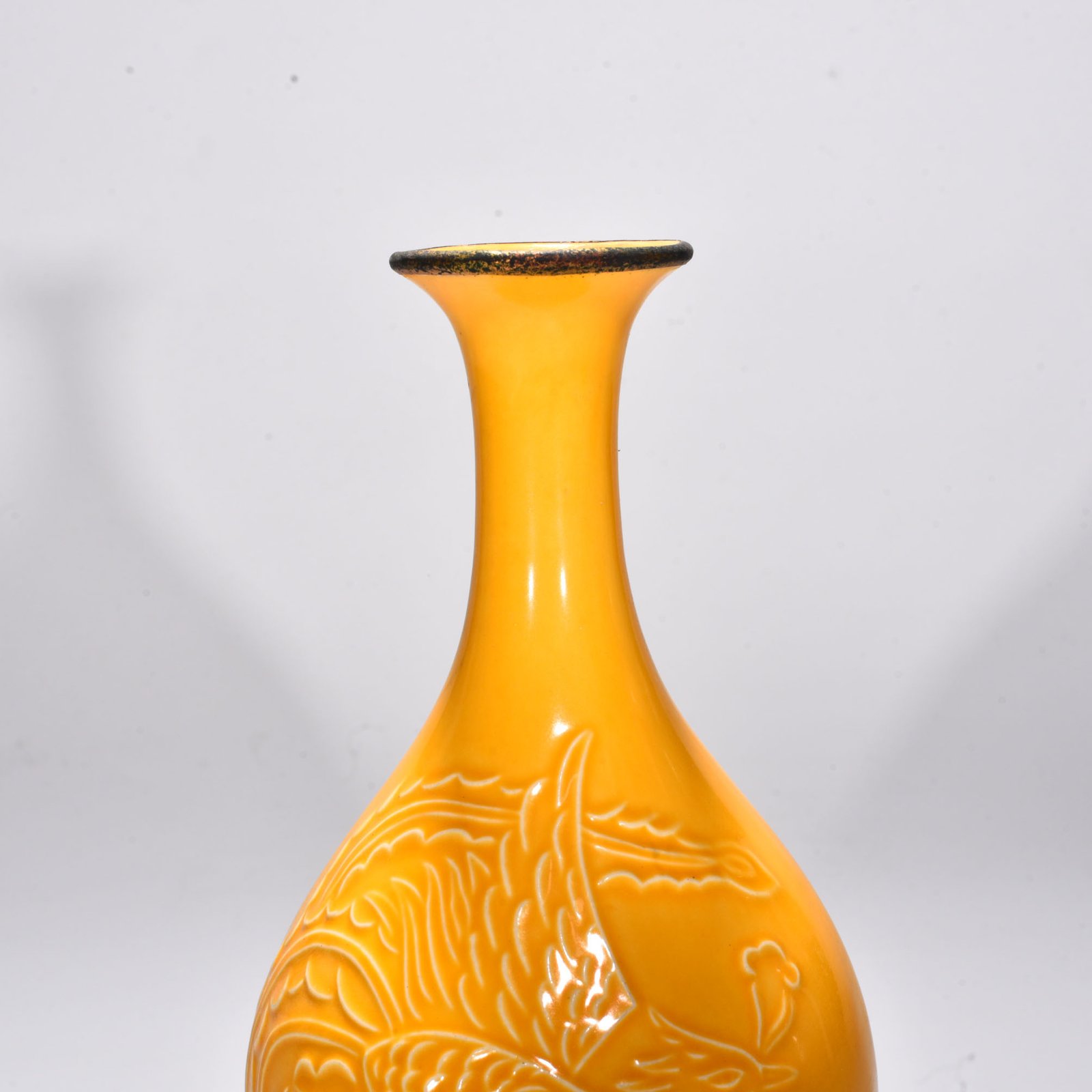 Song Dynasty Huangding jade pot and spring vase with peony and phoenix patterns