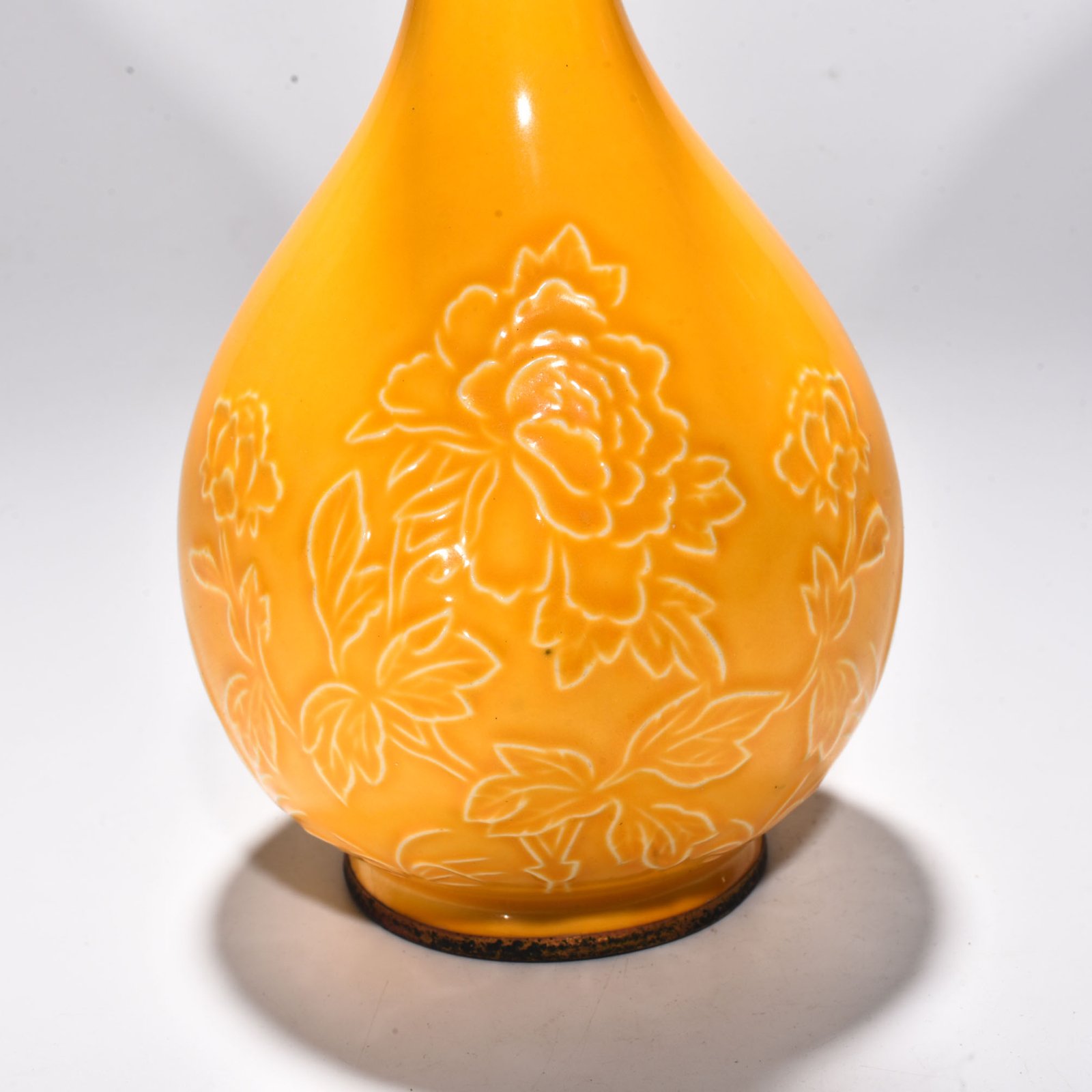 Song Dynasty Huangding jade pot and spring vase with peony and phoenix patterns