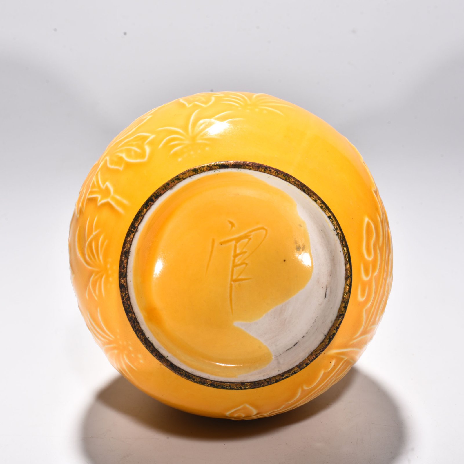 Song Dynasty Huangding jade pot and spring vase with peony and phoenix patterns