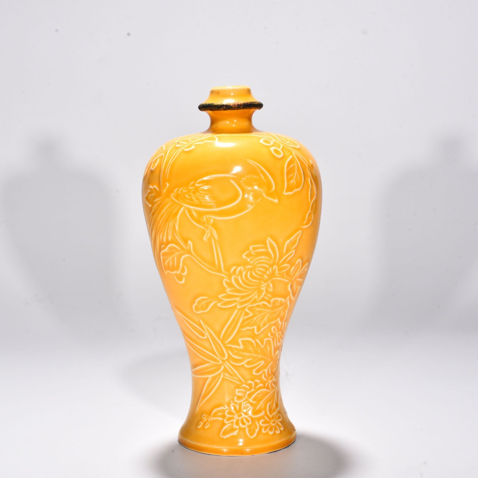 Song Dynasty Huangding plum vase with flower and bird patterns