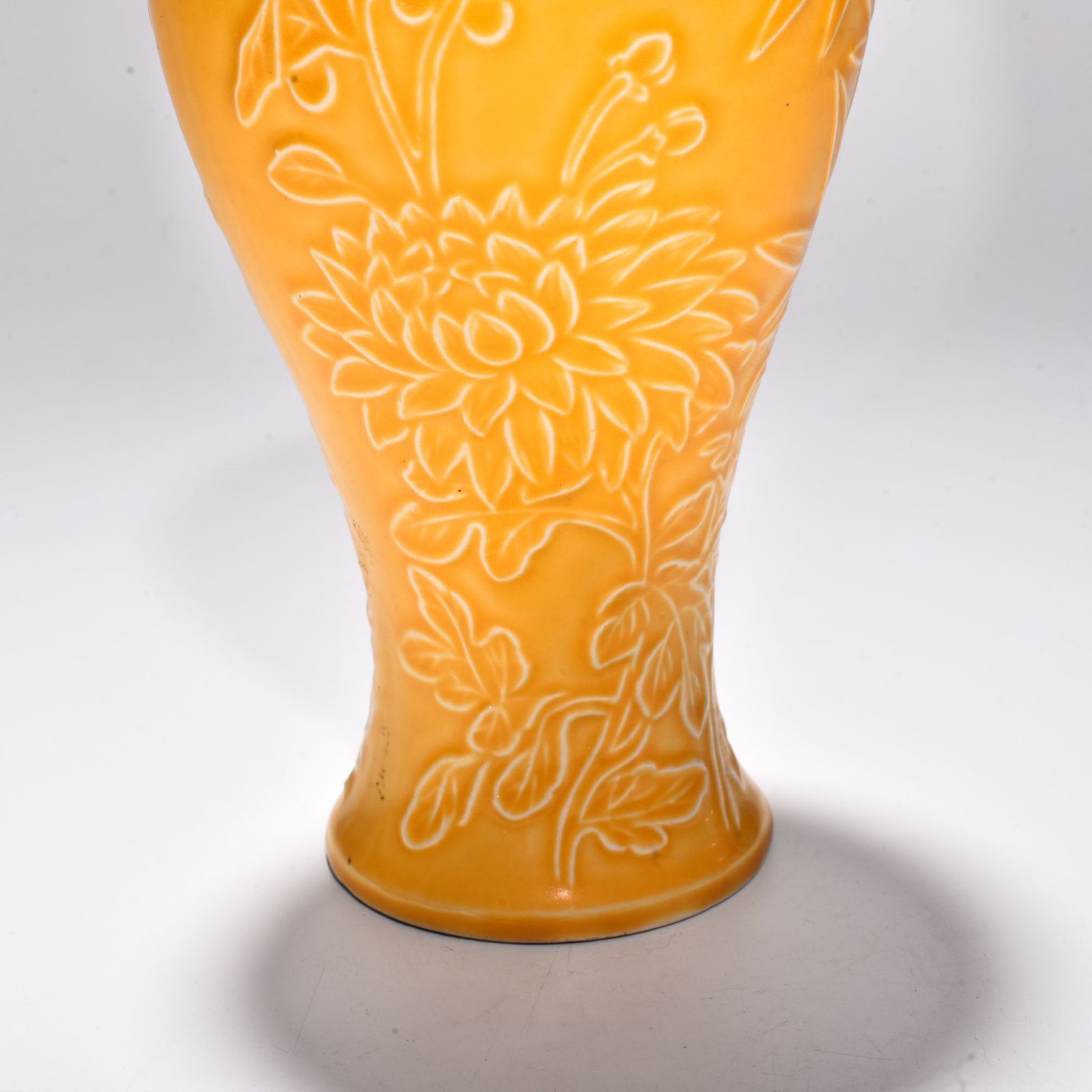 Song Dynasty Huangding plum vase with flower and bird patterns