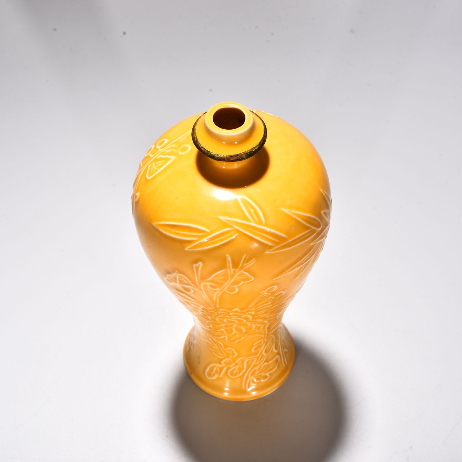 Song Dynasty Huangding plum vase with flower and bird patterns