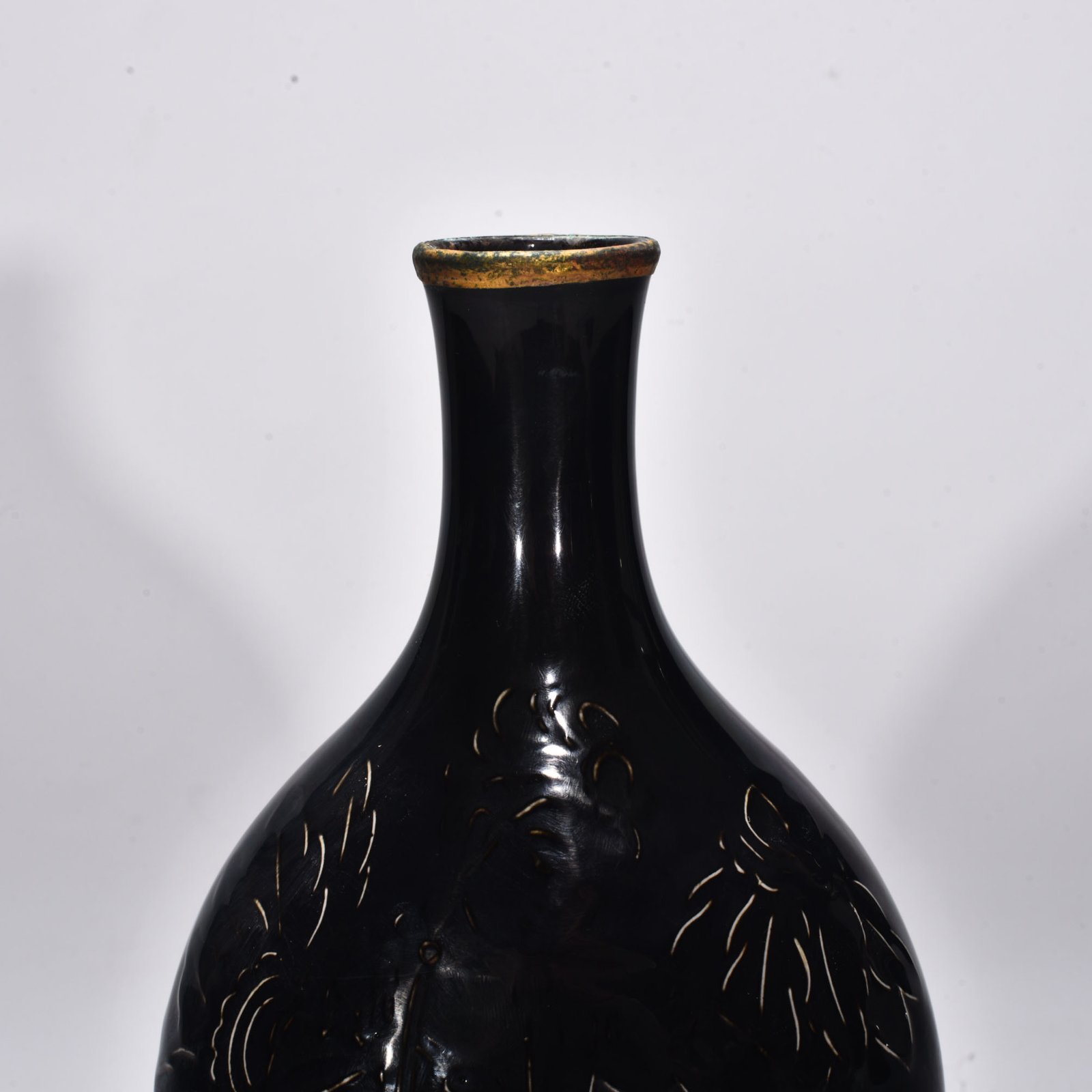 Song Dynasty Heiding character pattern vase
