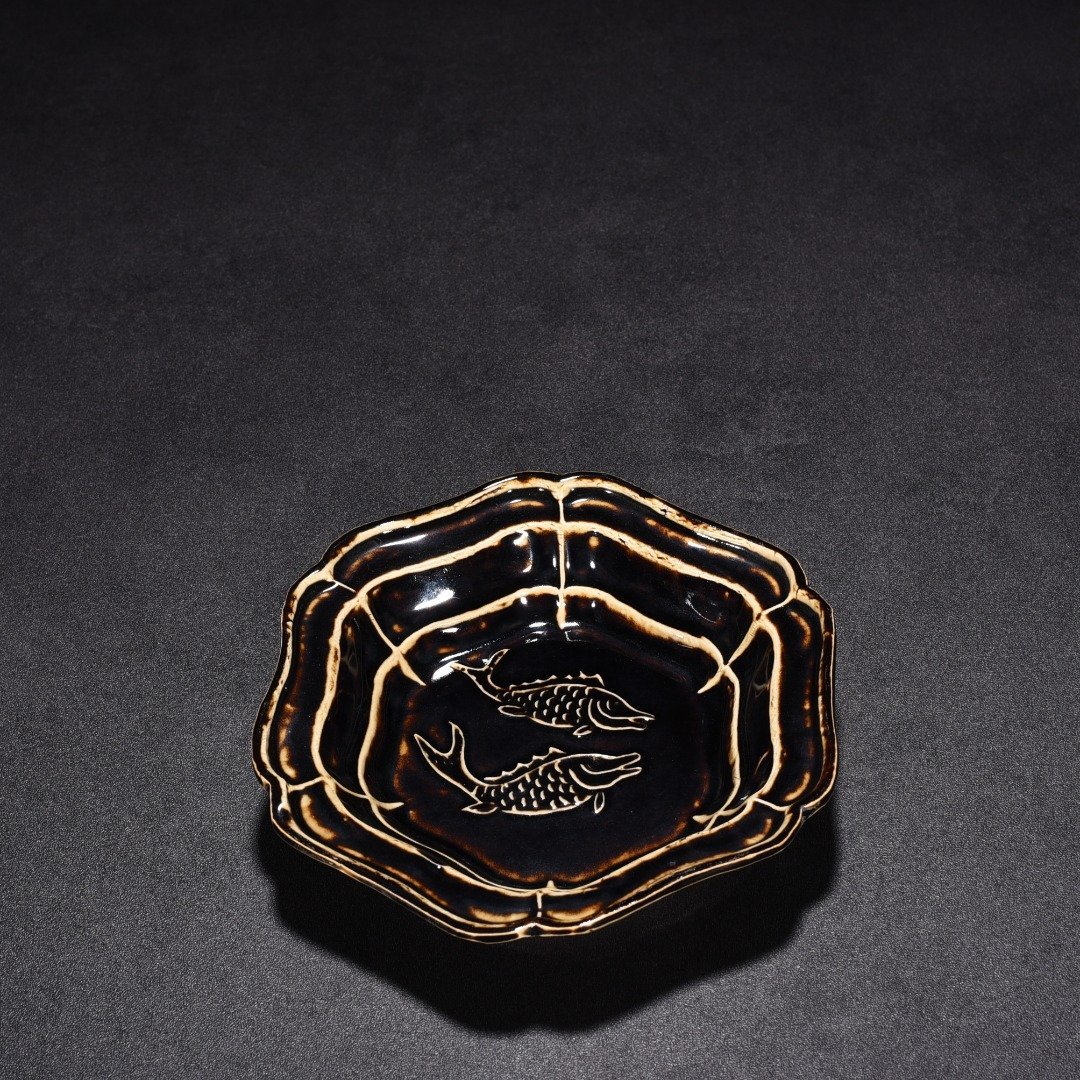 Song Dynasty black fixed engraved double fish pattern hexagonal wash