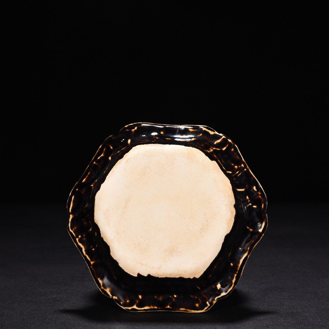 Song Dynasty black fixed engraved double fish pattern hexagonal wash
