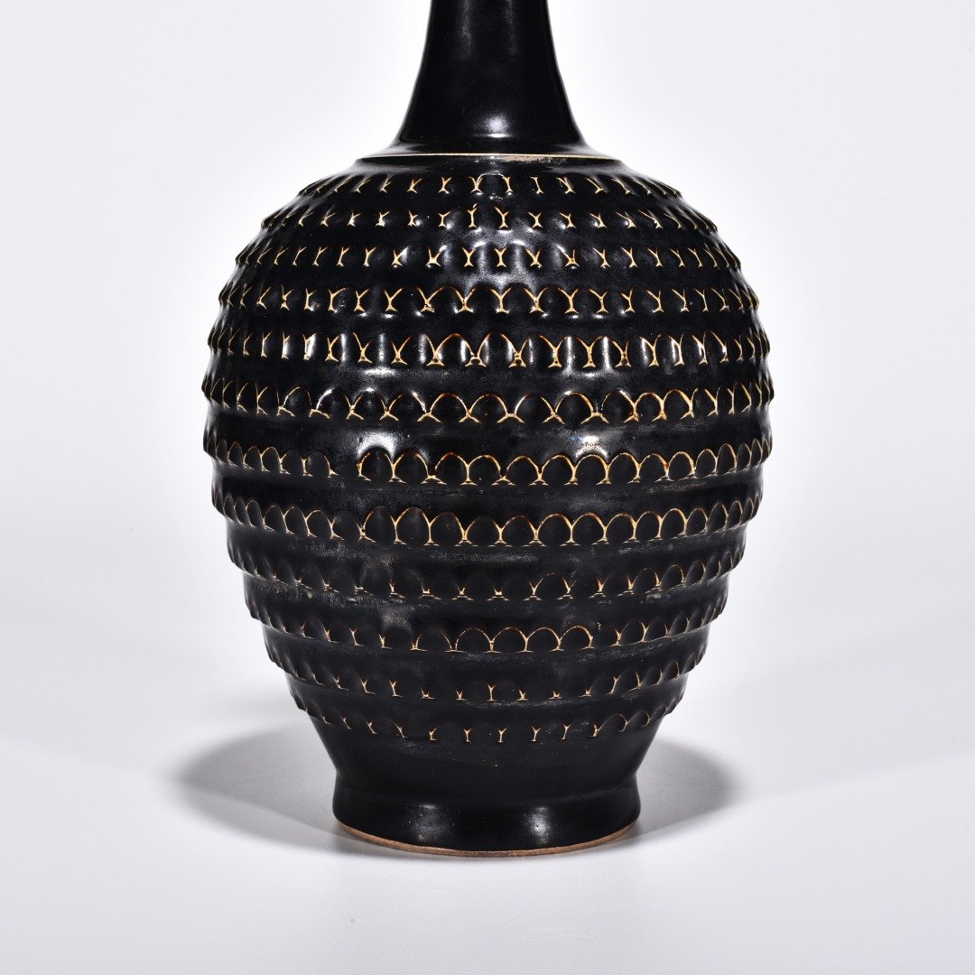 Song Dynasty Hei Dingtiao knife pattern inverted bottle