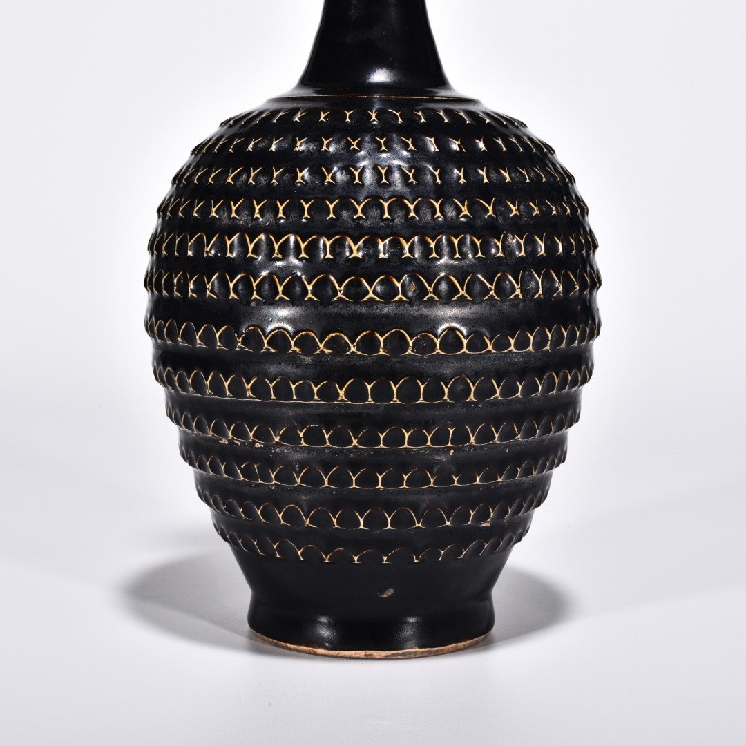 Song Dynasty Hei Dingtiao knife pattern inverted bottle