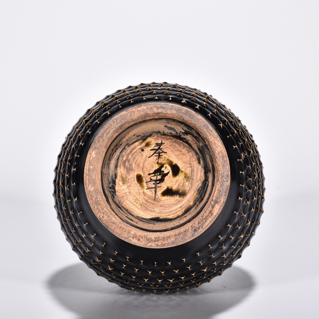 Song Dynasty Hei Dingtiao knife pattern inverted bottle