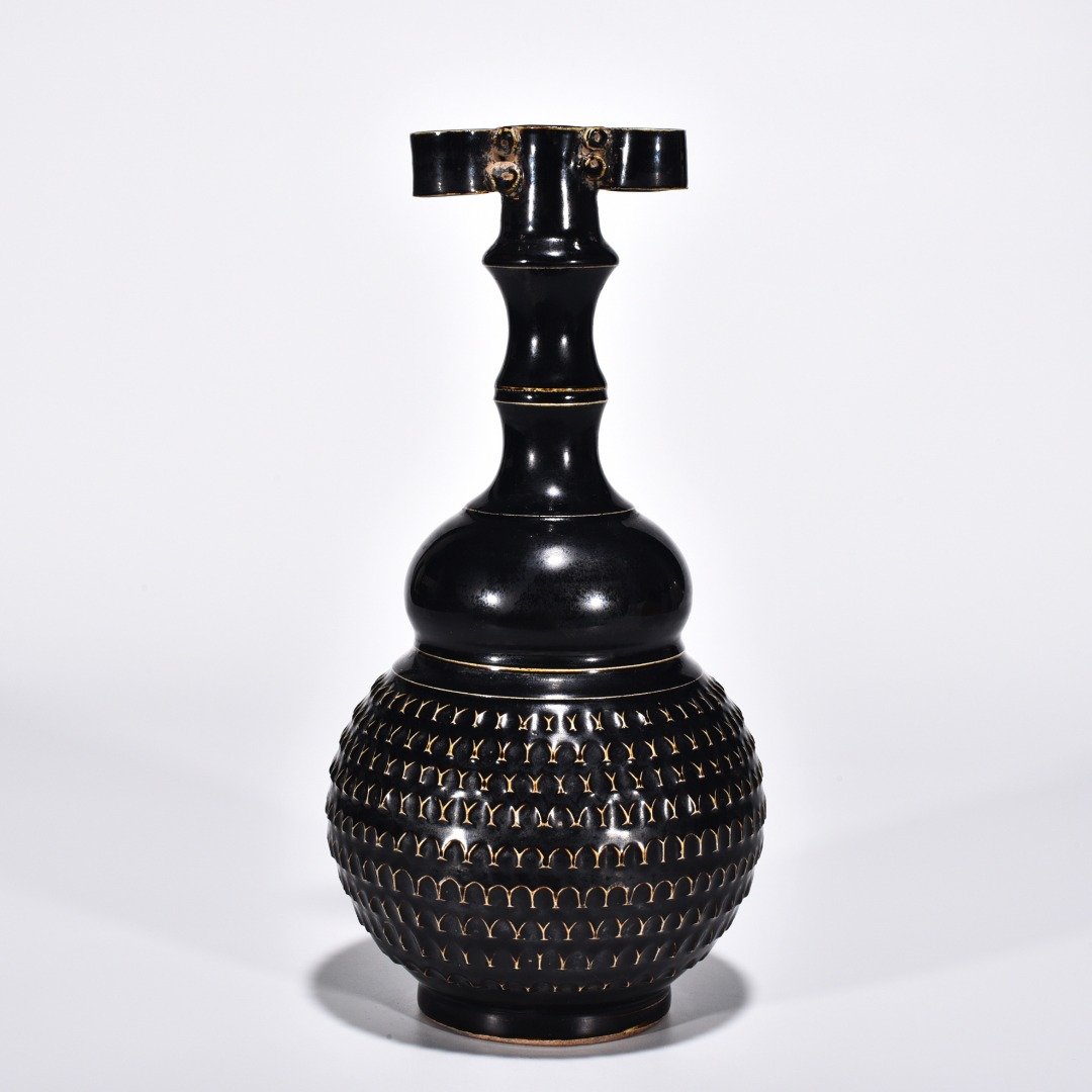 Song Dynasty Hei Ding Tiao Dao Pattern Ear-Ear Gourd Vase