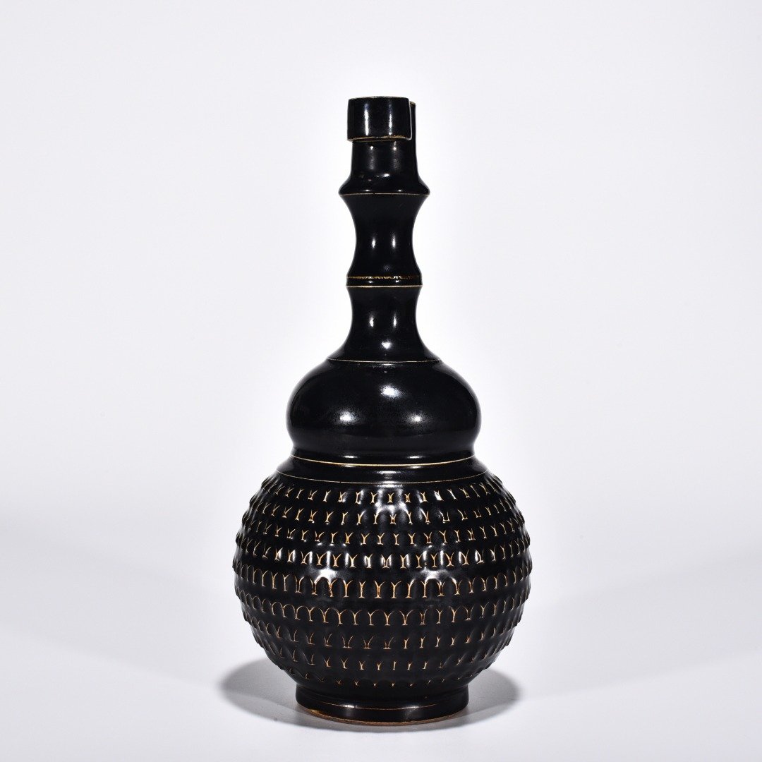 Song Dynasty Hei Ding Tiao Dao Pattern Ear-Ear Gourd Vase