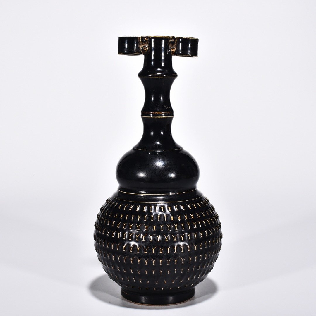 Song Dynasty Hei Ding Tiao Dao Pattern Ear-Ear Gourd Vase