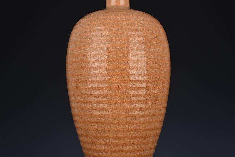 Song Dynasty Longquan official kiln beige glaze dazzling pattern plum vase