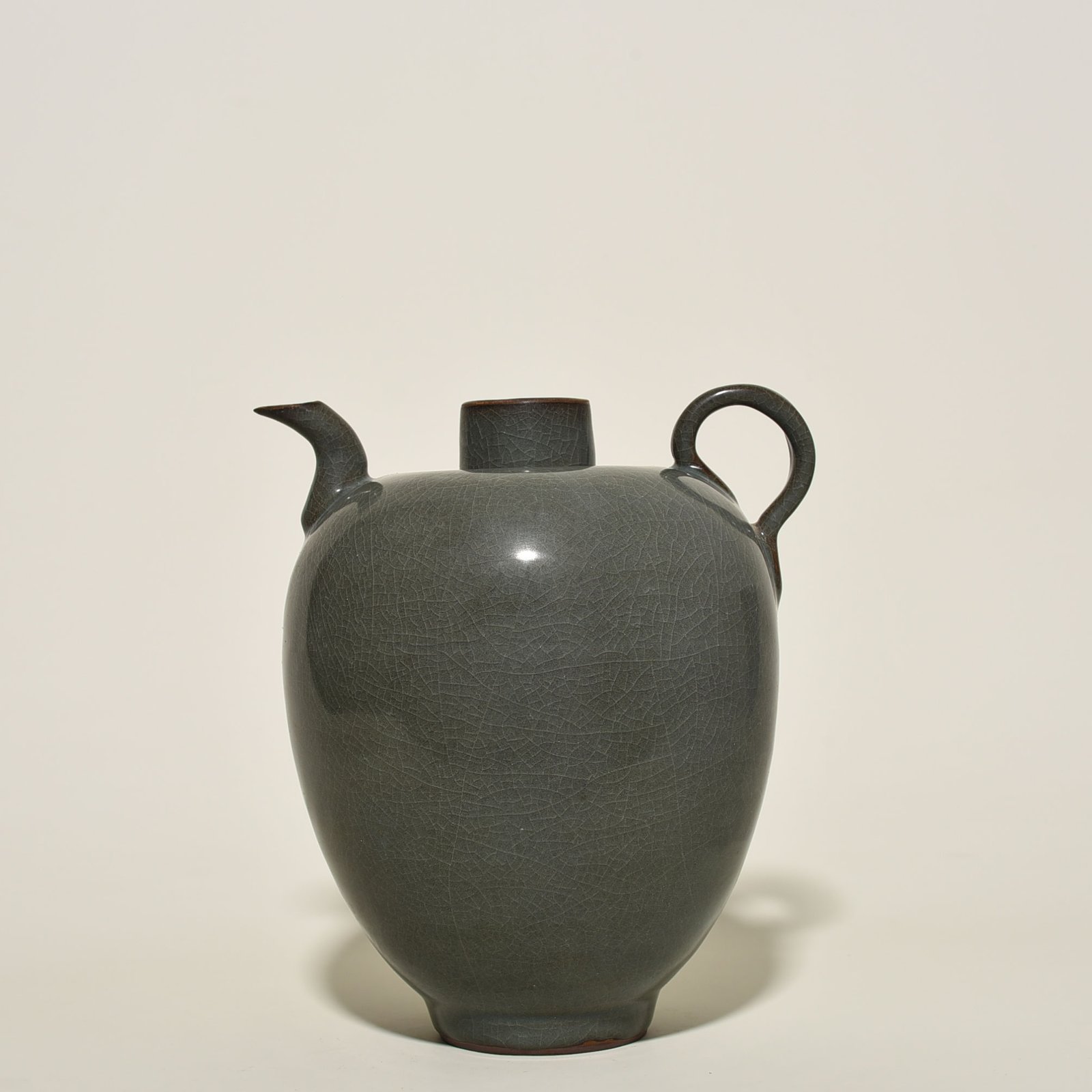 Song Dynasty Longquan Xikou official kiln ewer