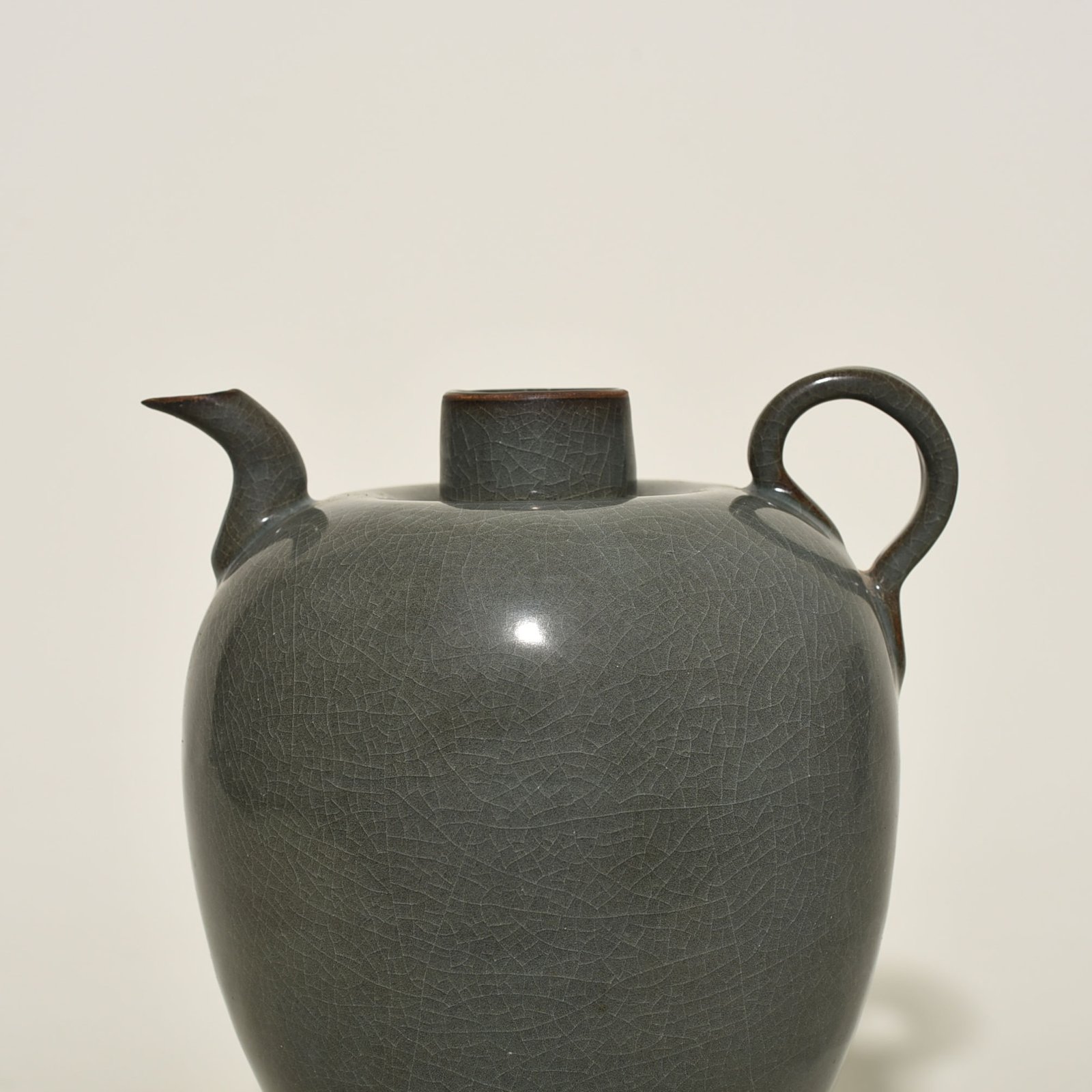 Song Dynasty Longquan Xikou official kiln ewer