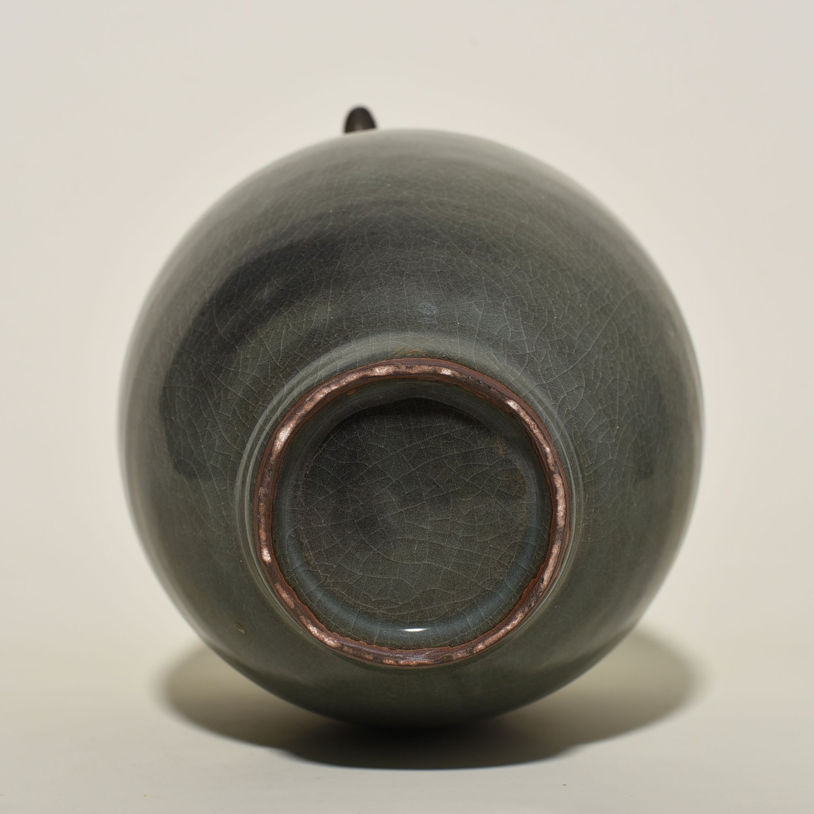 Song Dynasty Longquan Xikou official kiln ewer