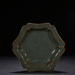 Song Dynasty Longquan Xikou kiln six-sided folding edge plate