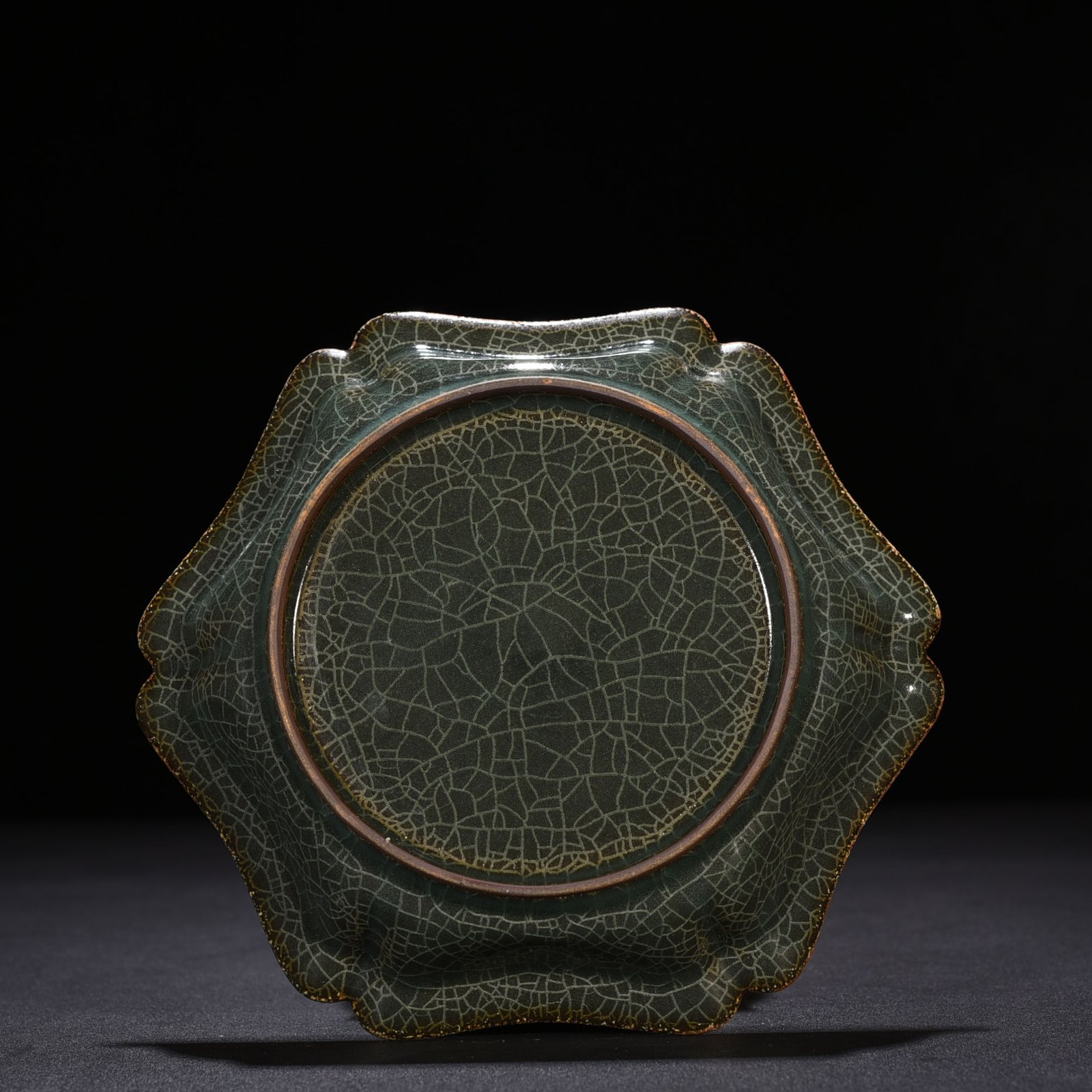 Song Dynasty Longquan Xikou kiln six-sided folding edge plate
