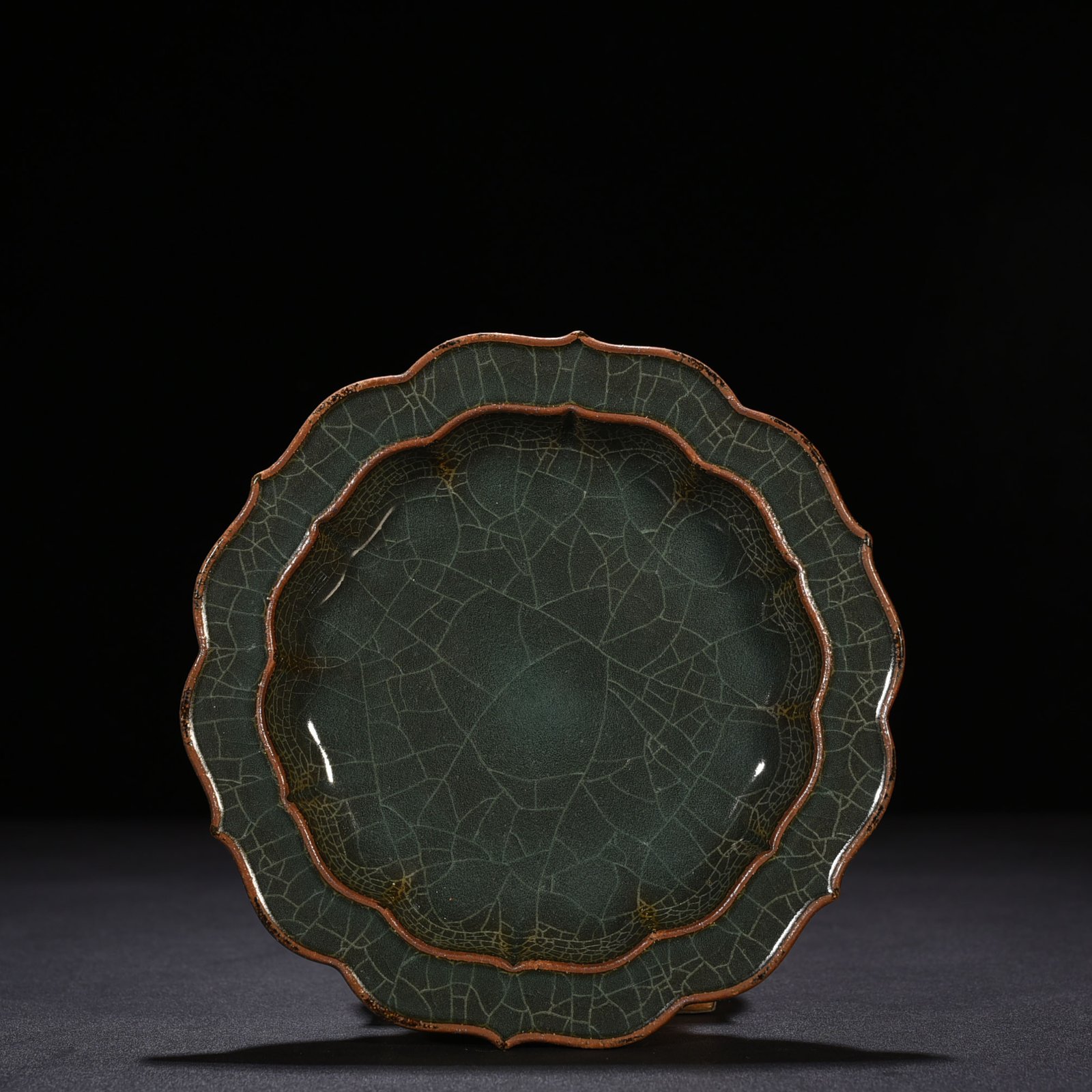 Song Dynasty Longquan Xikou kiln rhombus folding edge plate