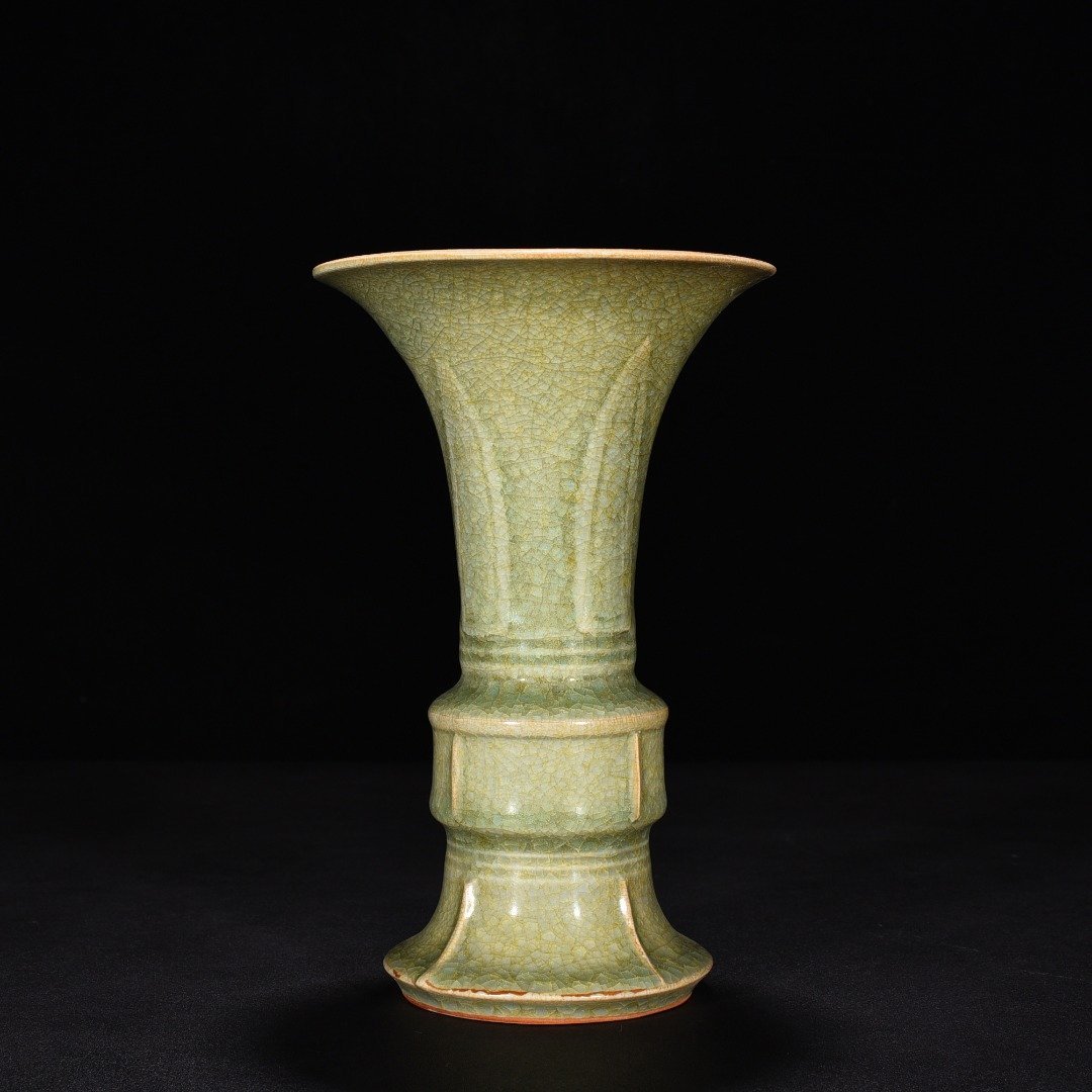 Song Dynasty Longquan Kiln Ice-cracked flower vase