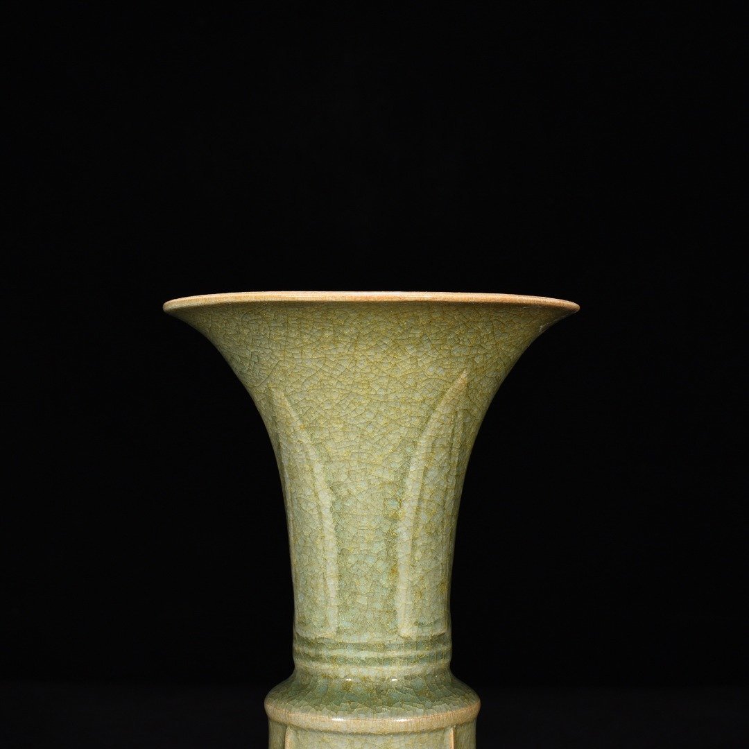 Song Dynasty Longquan Kiln Ice-cracked flower vase