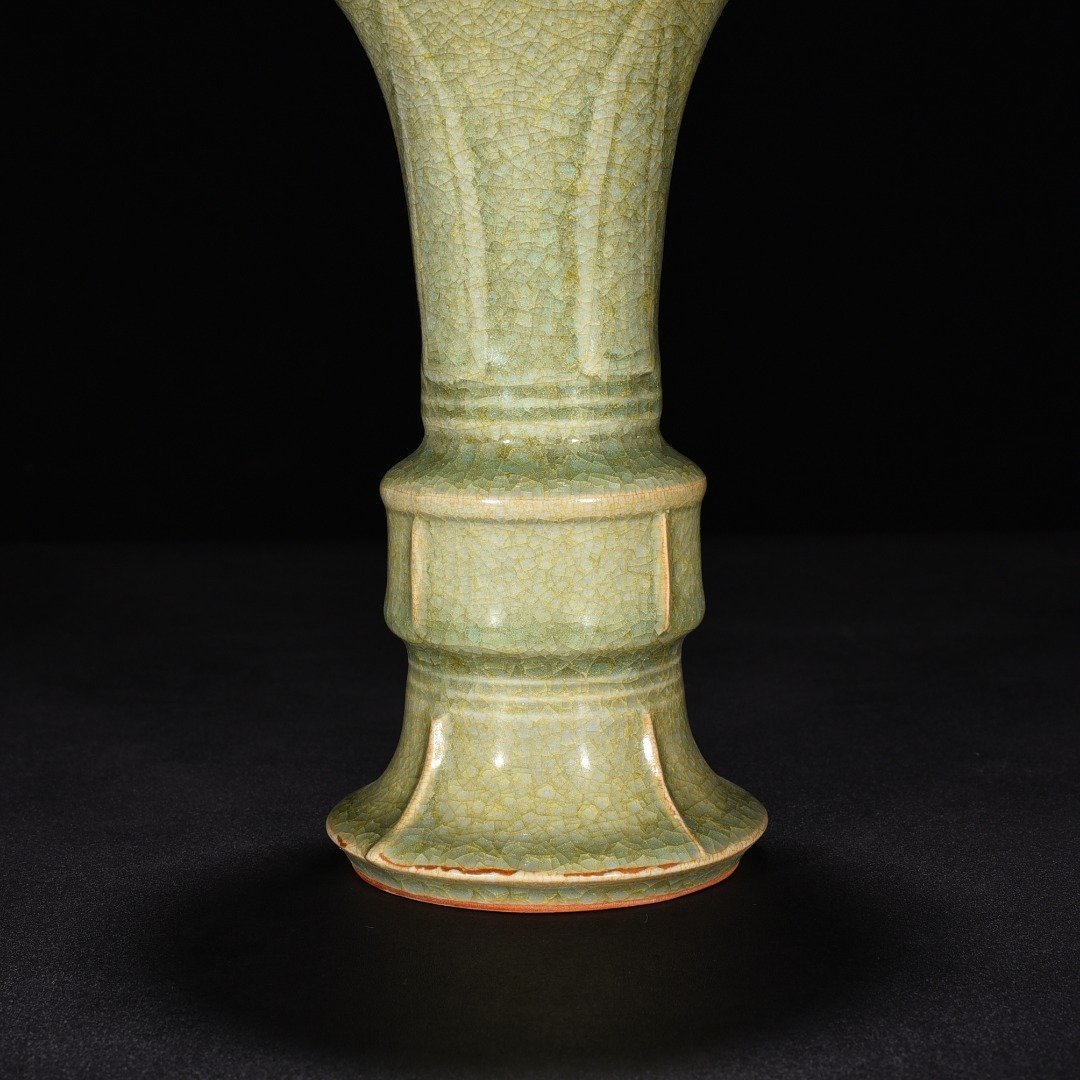 Song Dynasty Longquan Kiln Ice-cracked flower vase